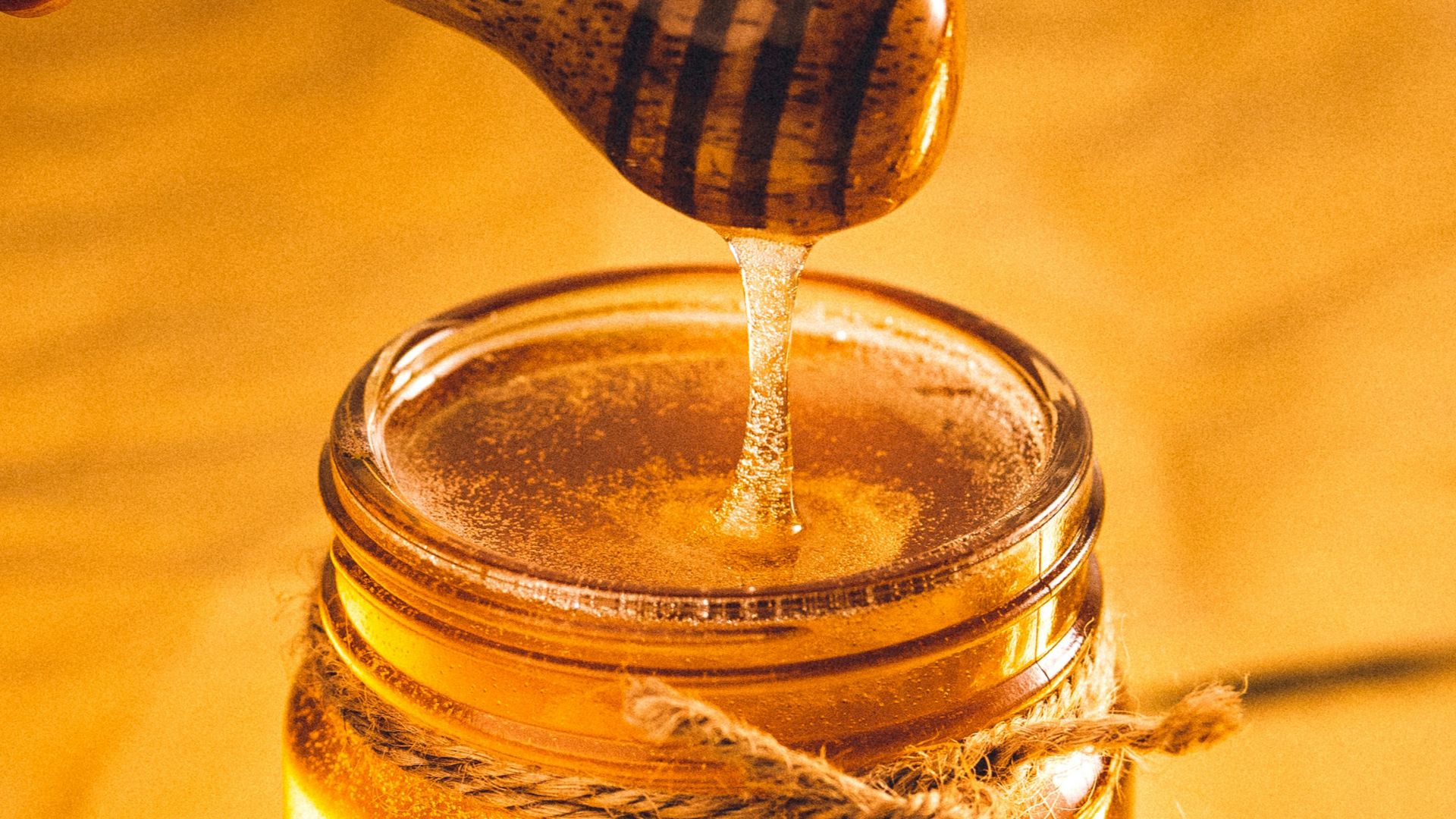 clear glass jar with brown liquid