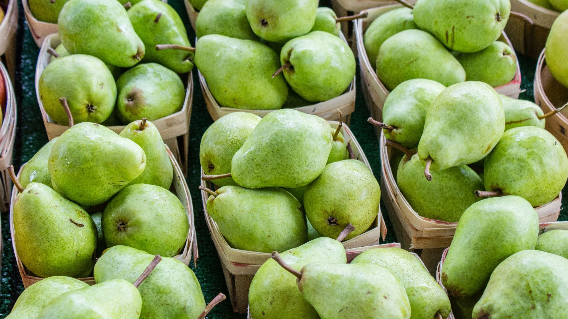 green pear fruits