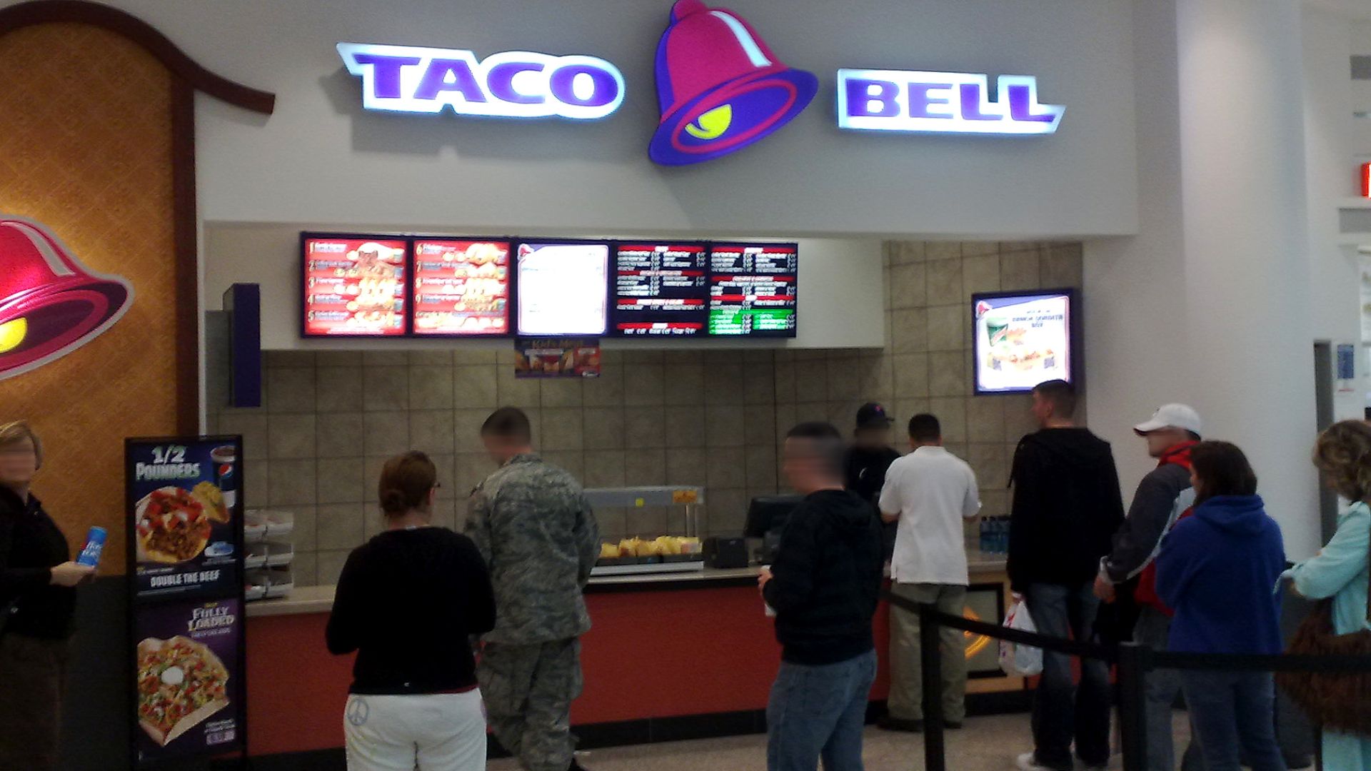 File:Taco Bell at KMC Center Ramstein.jpg