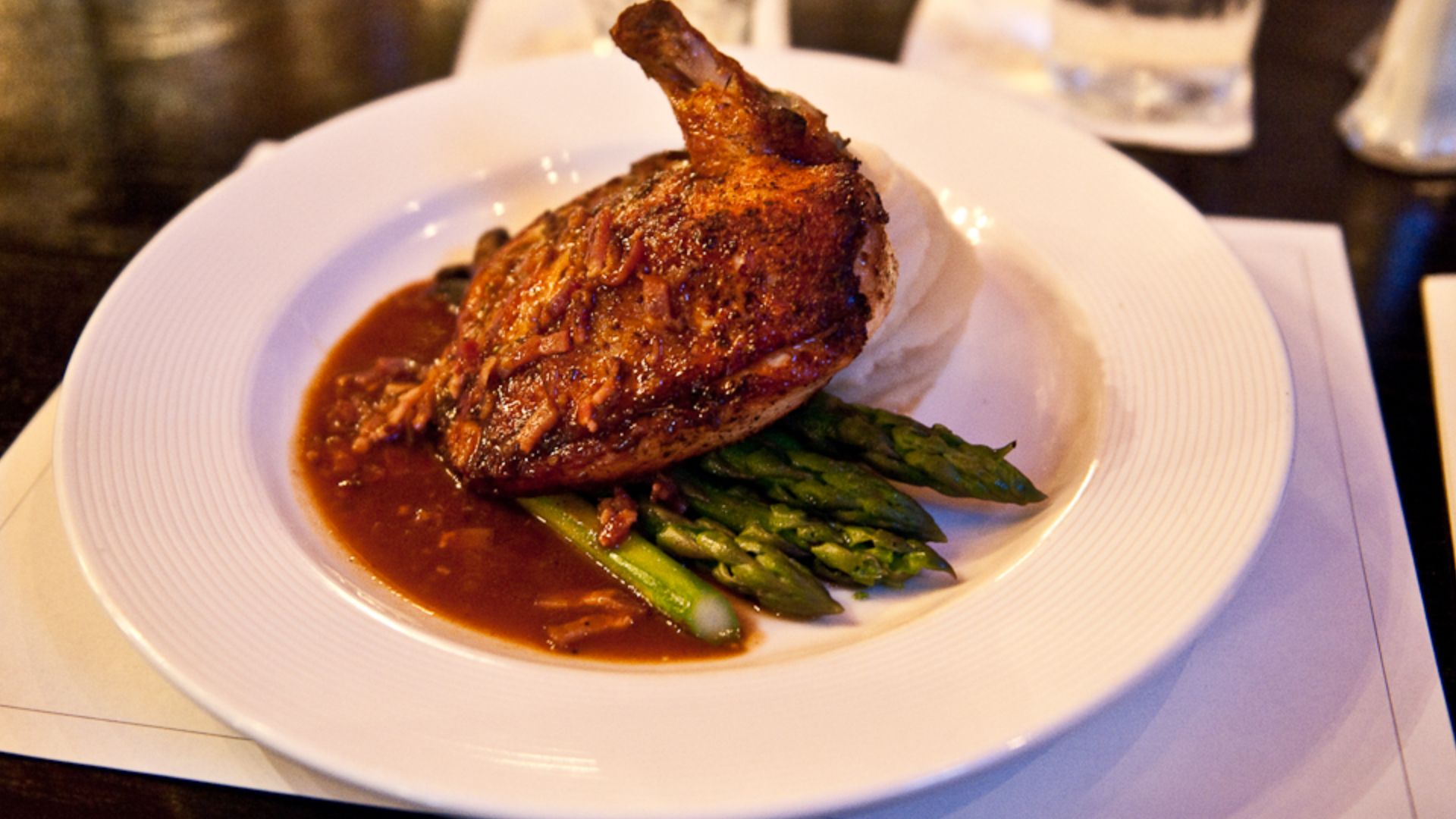 File:Tir na Nog Irish Bar & Grill, NYC (3574846194).jpg