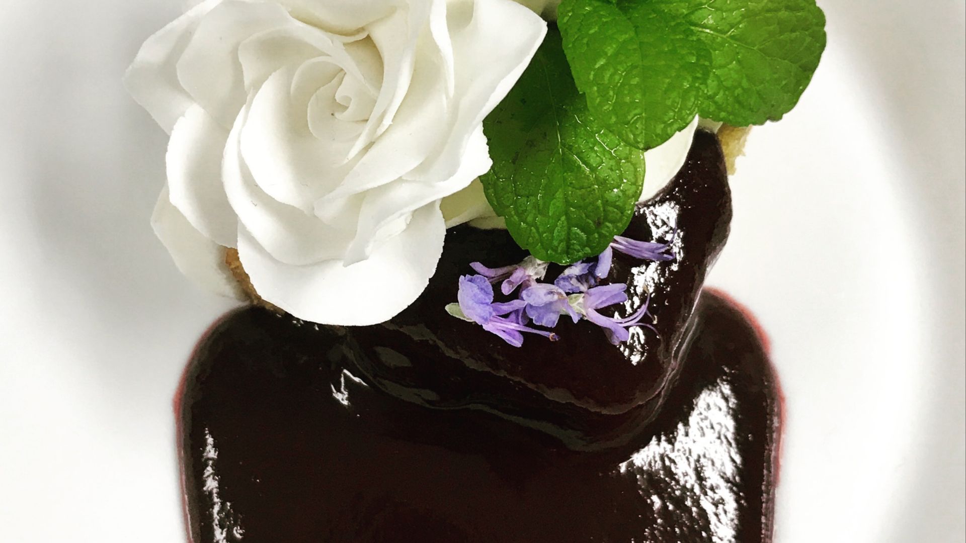 File:Wedding Cake (47000708702).jpg