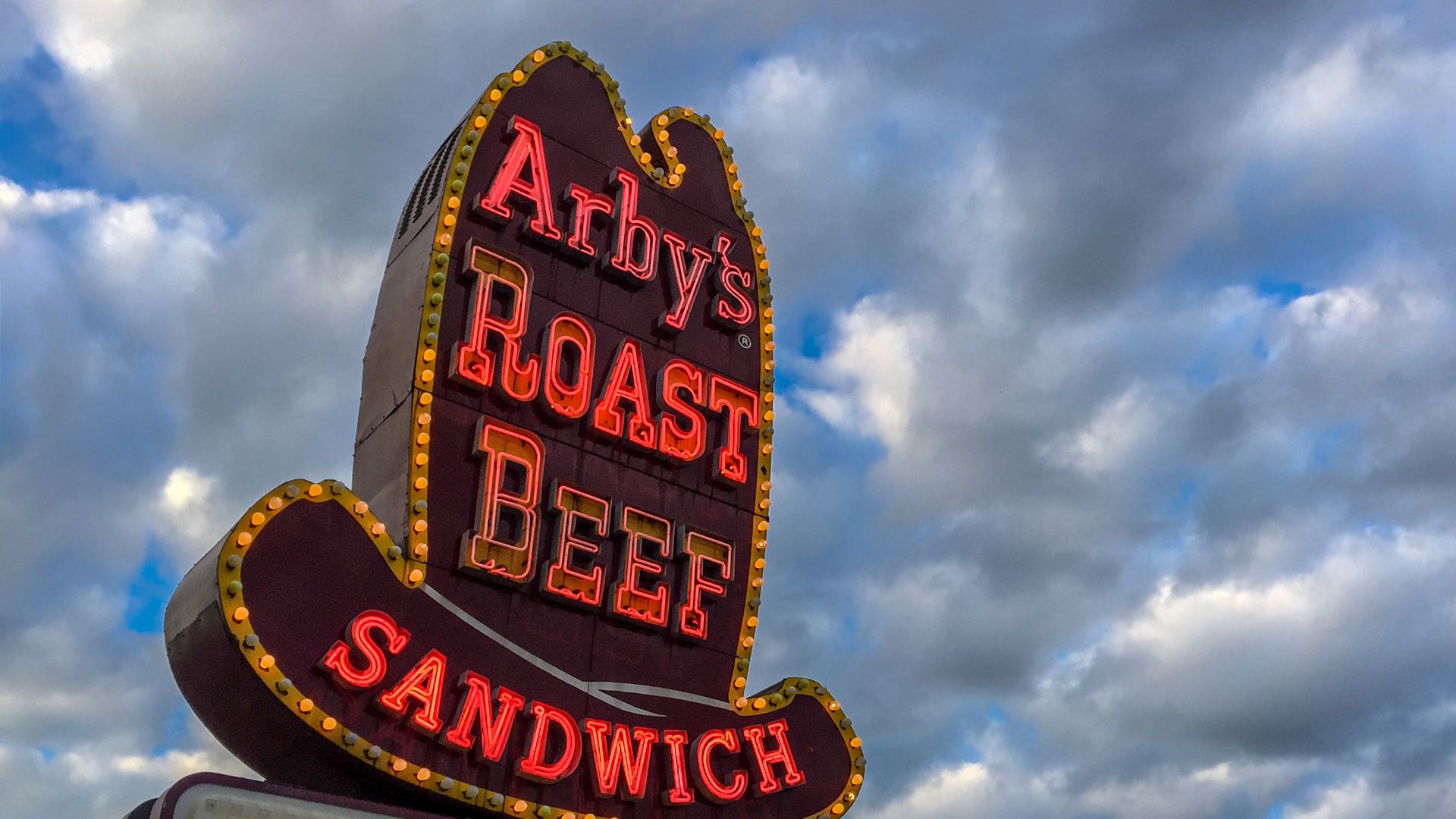 File:Arby's Big Hat sign.jpg