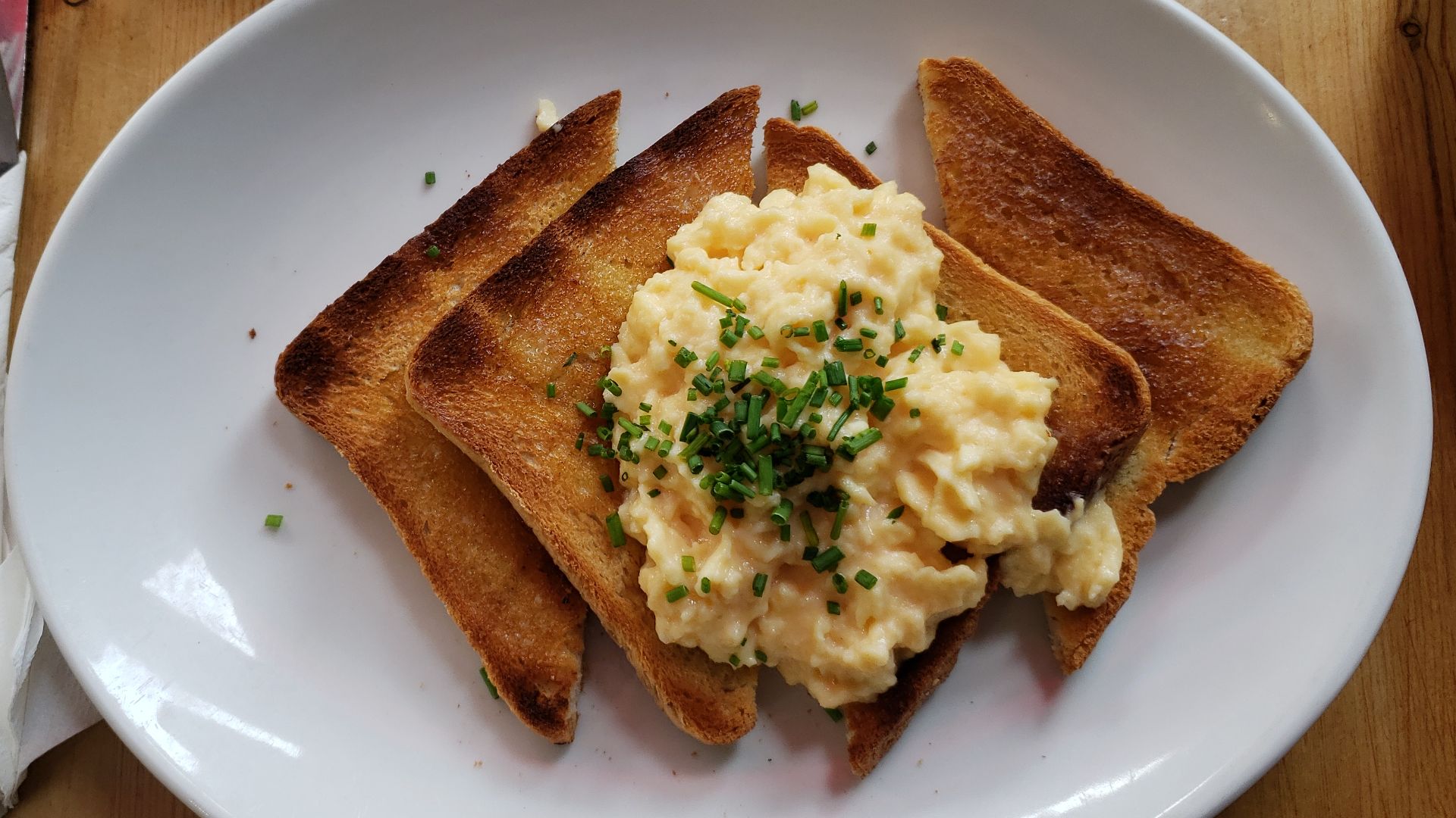 File:Scrambled eggs on toast - Joe's Cafe 2024-04-14.jpg