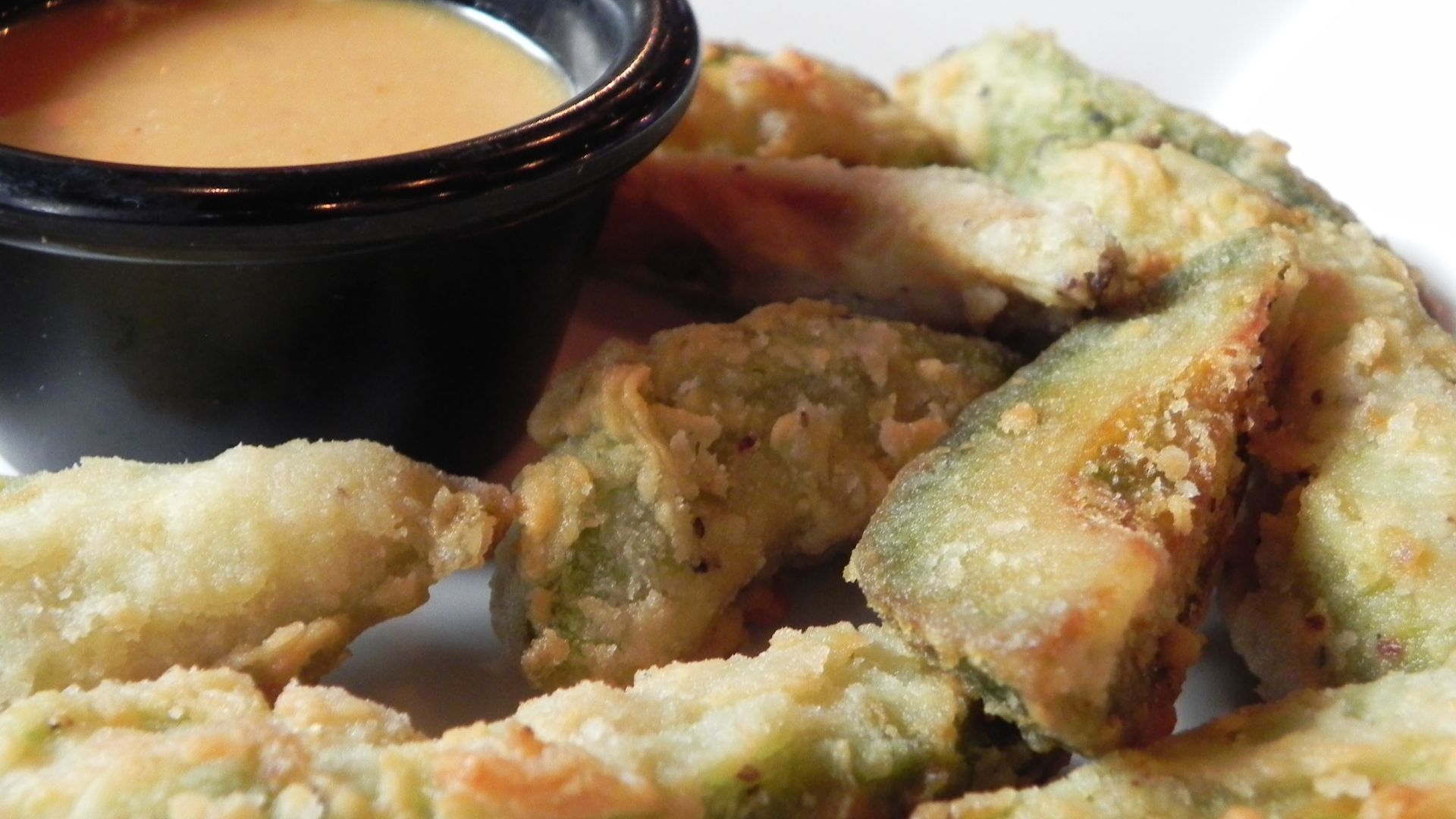File:Fried avocado with dipping sauce.jpg
