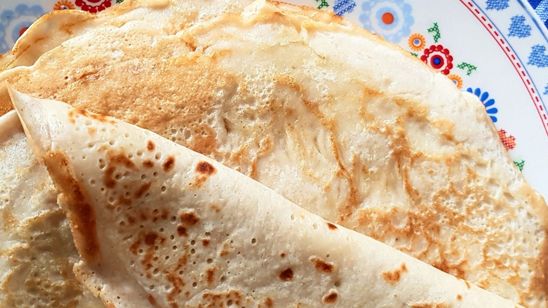 white and blue ceramic plate