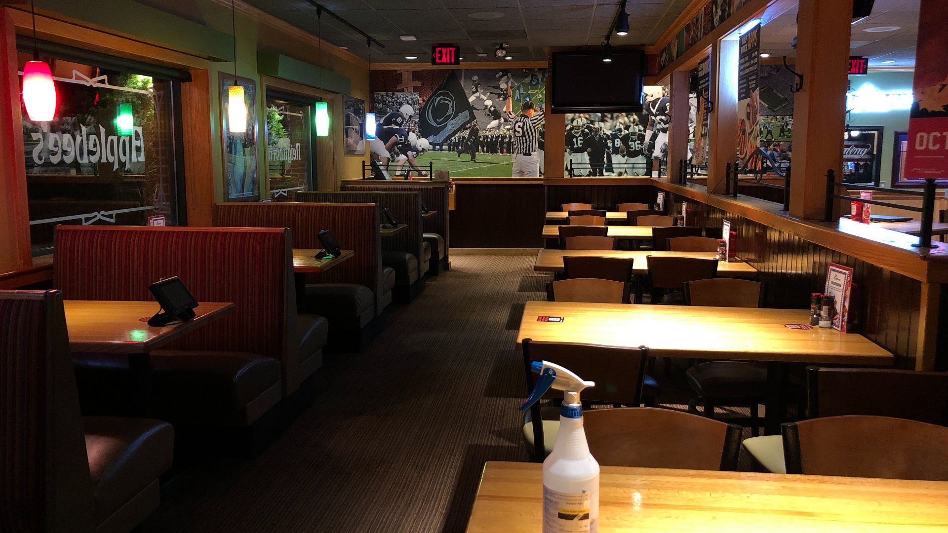 File:2021-10-27 22 06 20 Interior of the State College Applebee's along Colonnade Way in Patton Township, Centre County, Pennsylvania.jpg