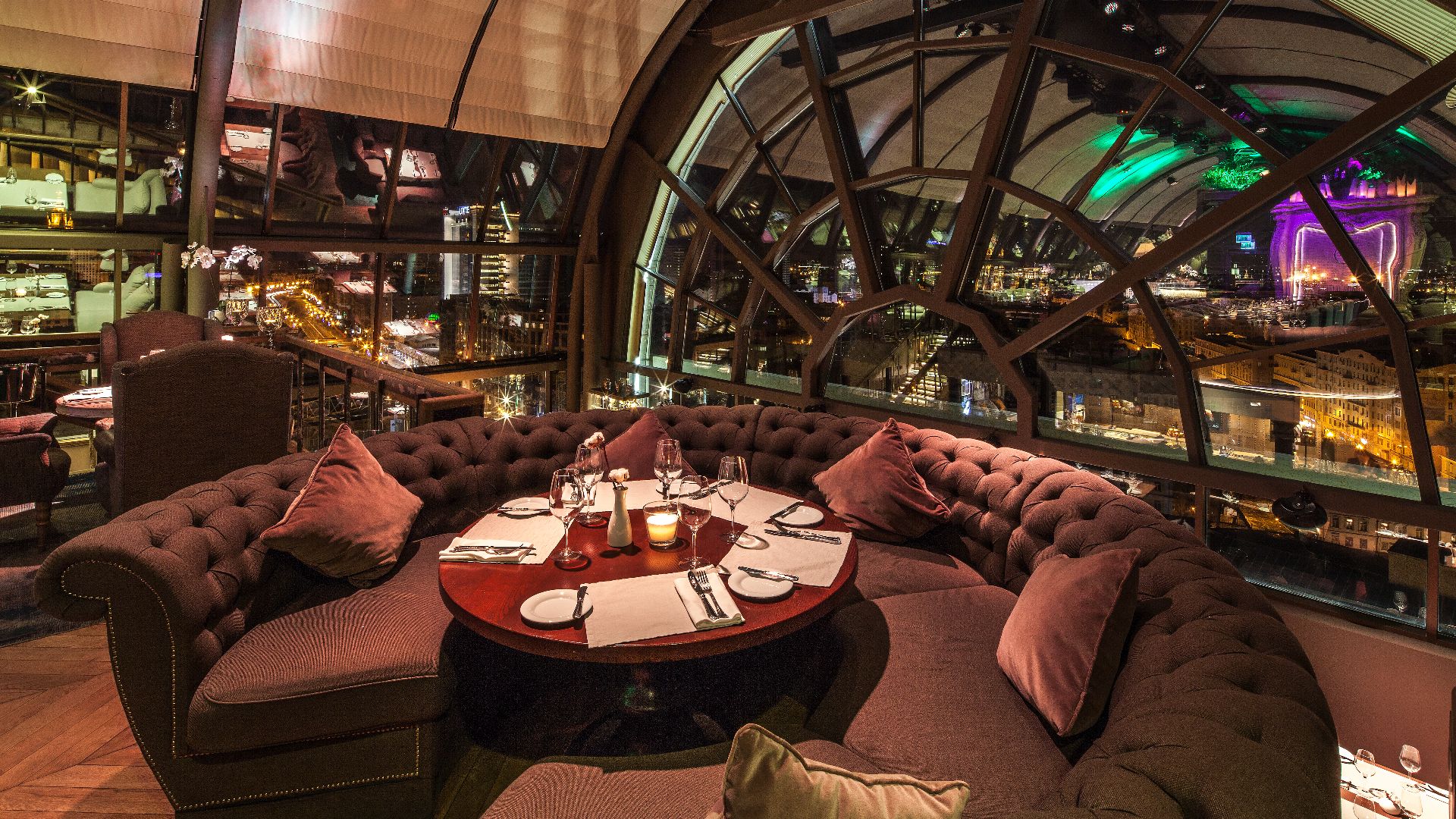 File:Интерьер ресторана White Rabbit.jpg