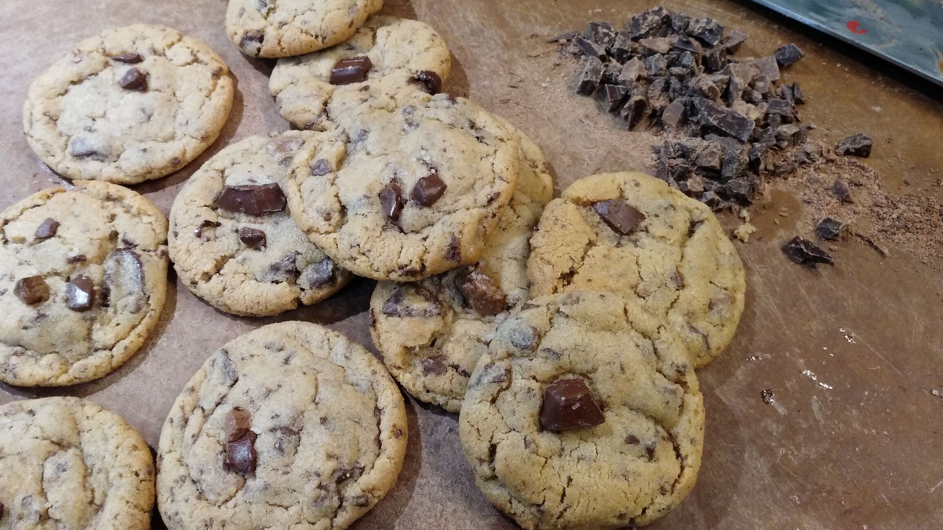 File:Chocolate chip cookies on cutting board.jpg