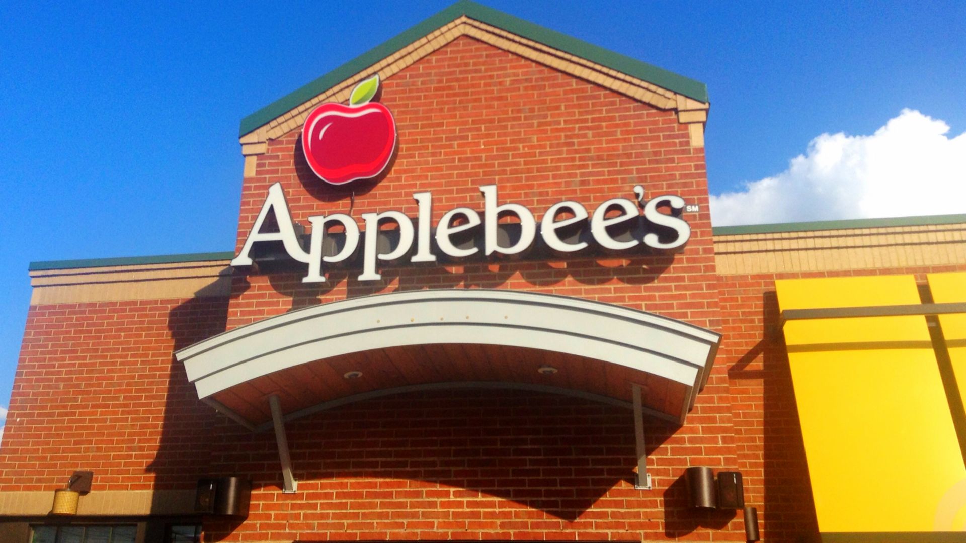 File:Applebee's (14526615451).jpg