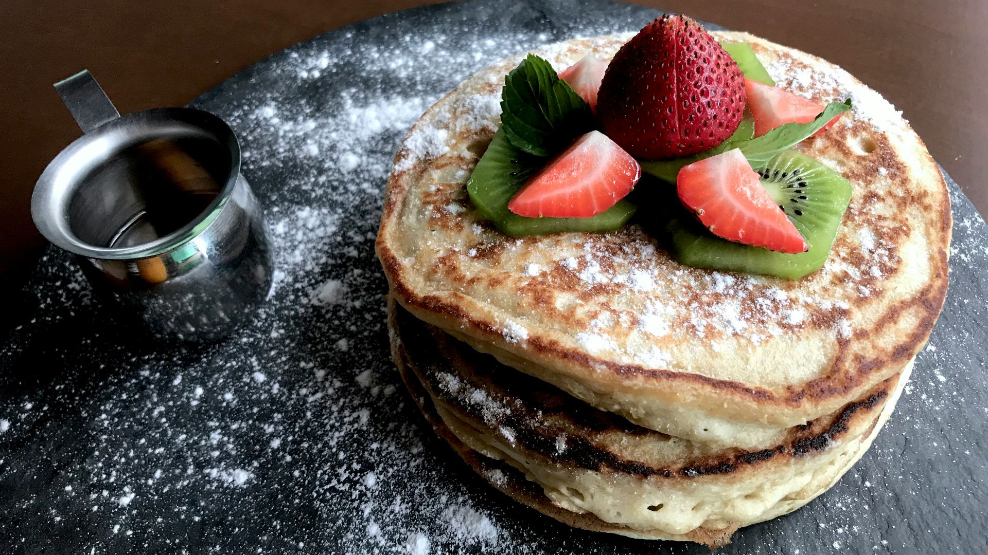baked food close-up photography