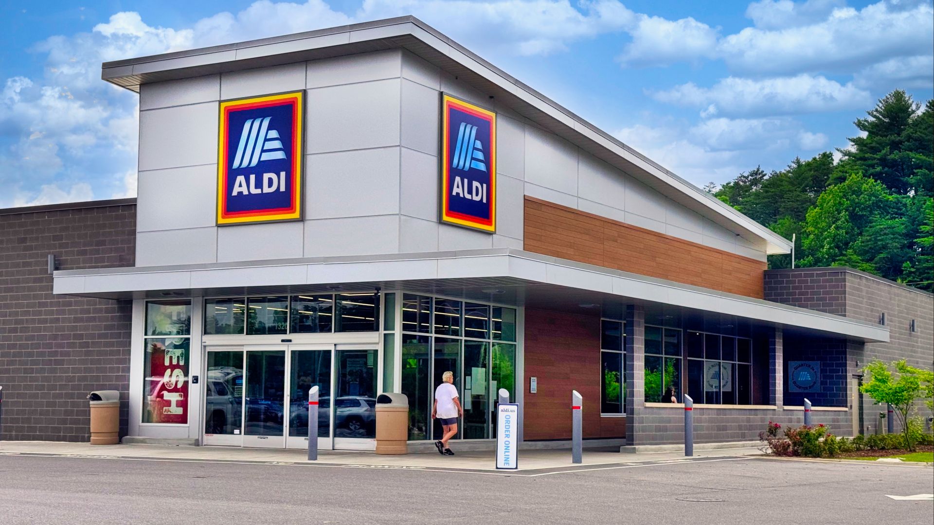 File:Exterior of an Aldi Süd supermarket in Franklin, North Carolina, US 04.jpg