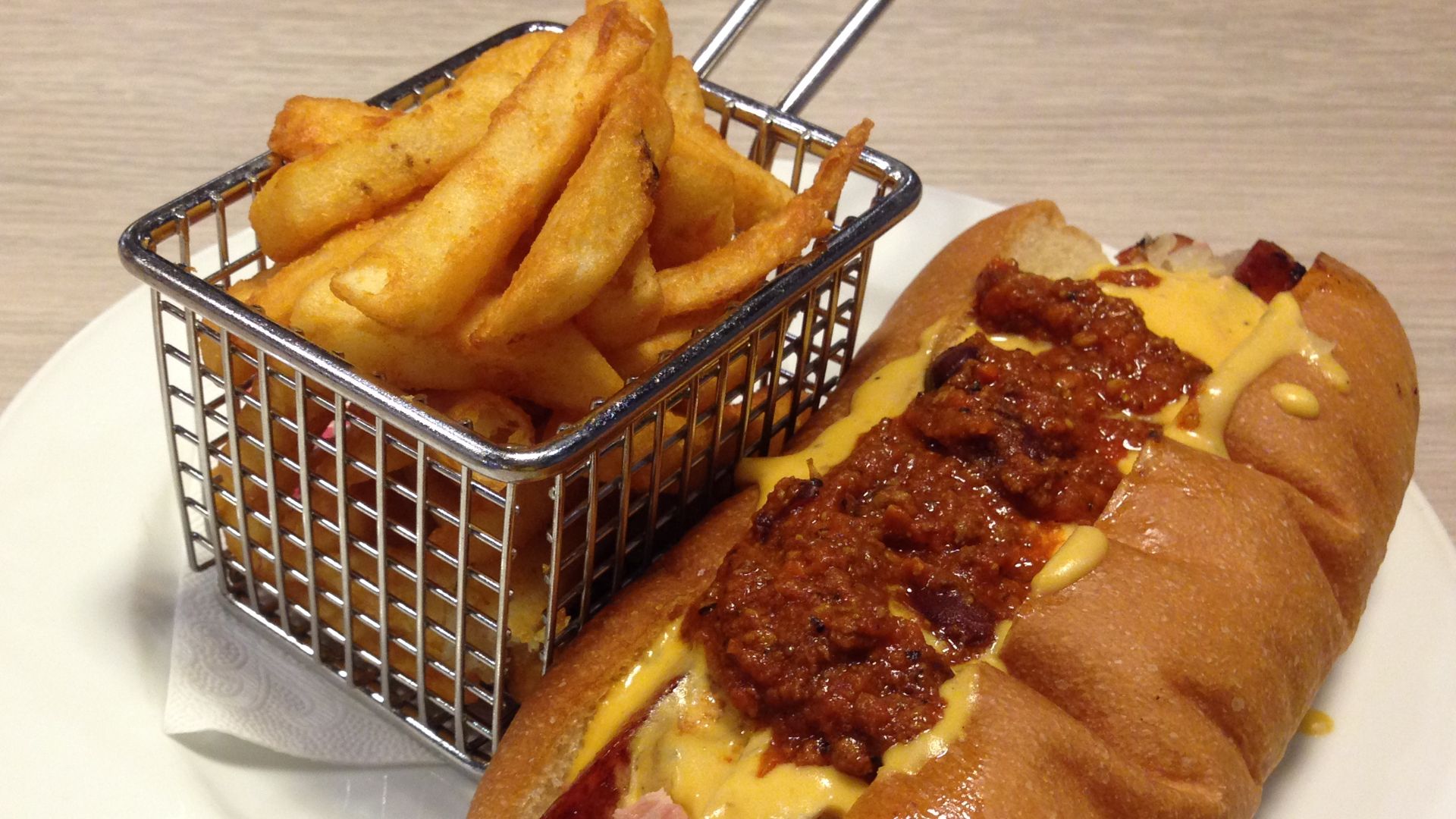 File:Chili dog with fries.jpg