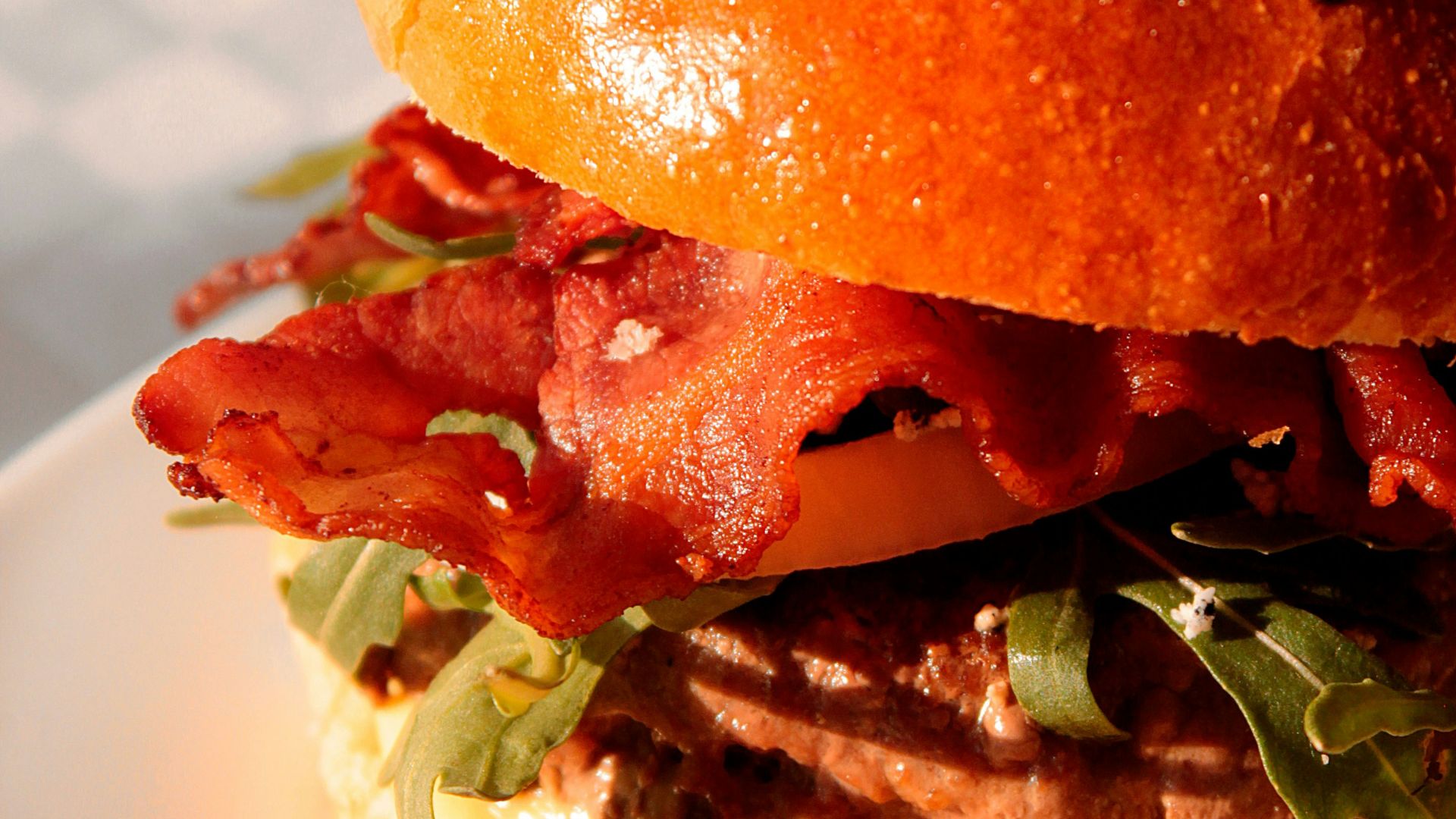 burger with lettuce and tomato