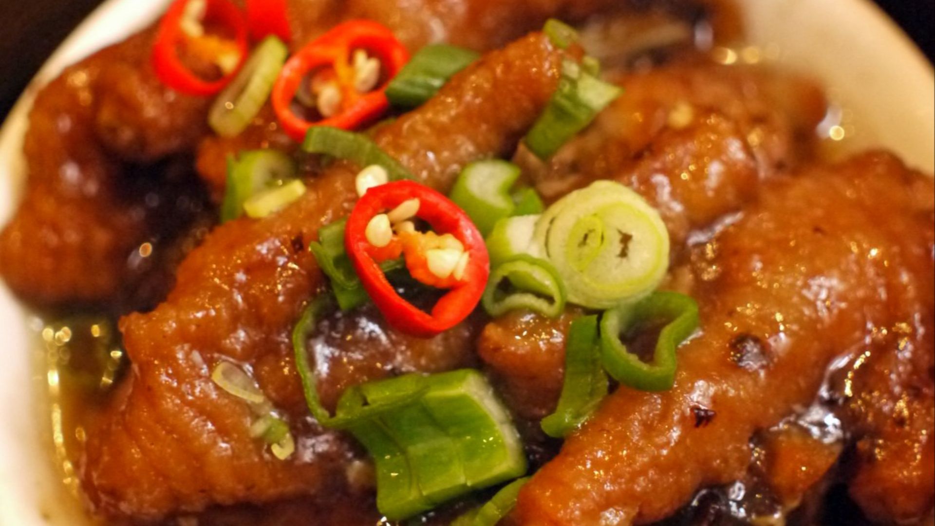 File:Chicken feet The Hague.JPG