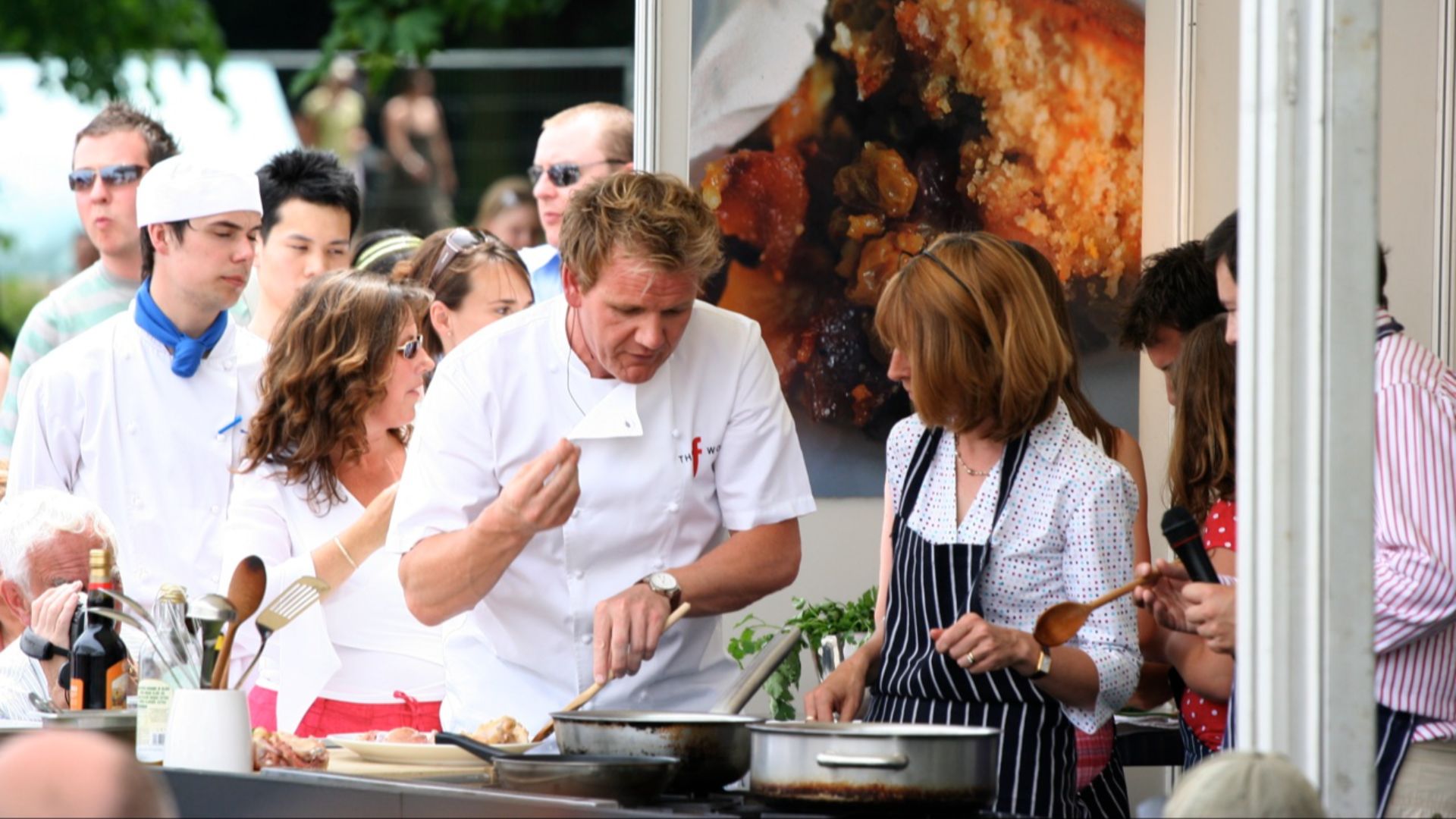 File:Gordon Ramsay cooking (262930612).jpg