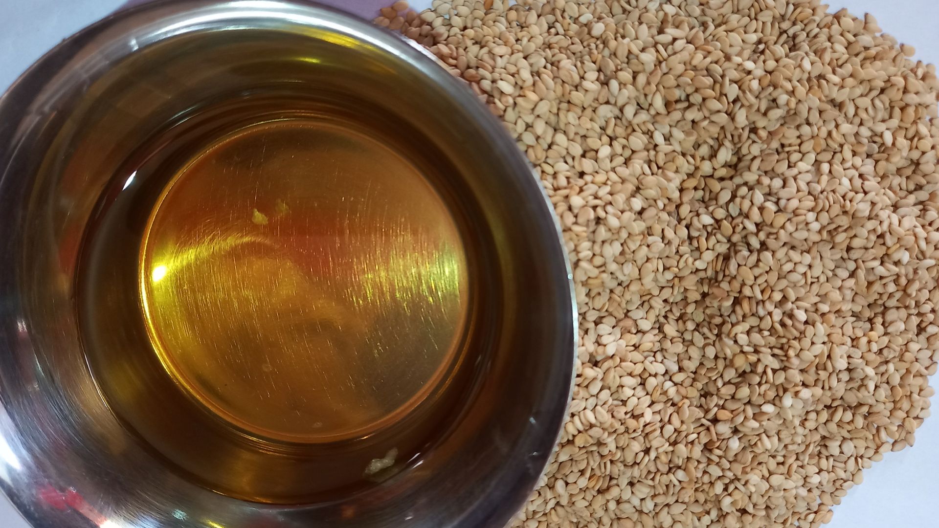 File:Sesame oil photo.jpg