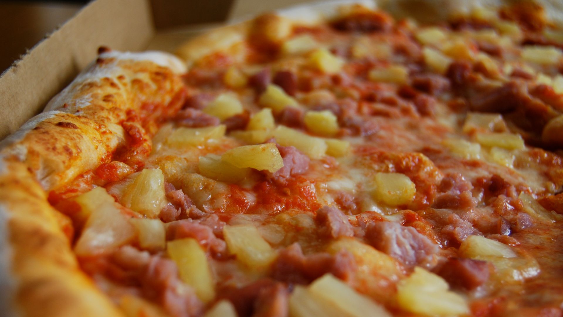 File:Pizza with pineapple.jpg