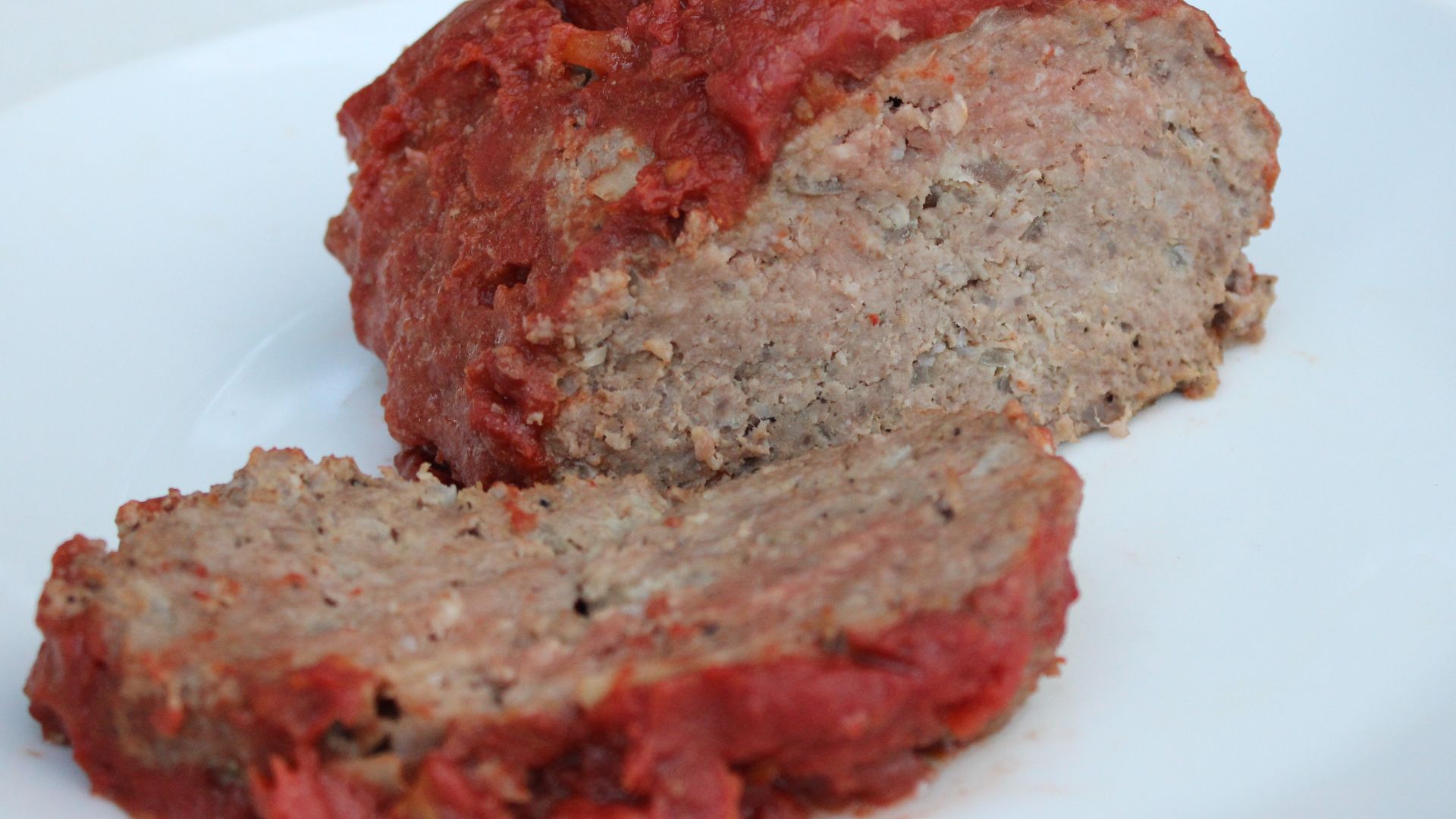 File:Meatloaf on white plate.jpg