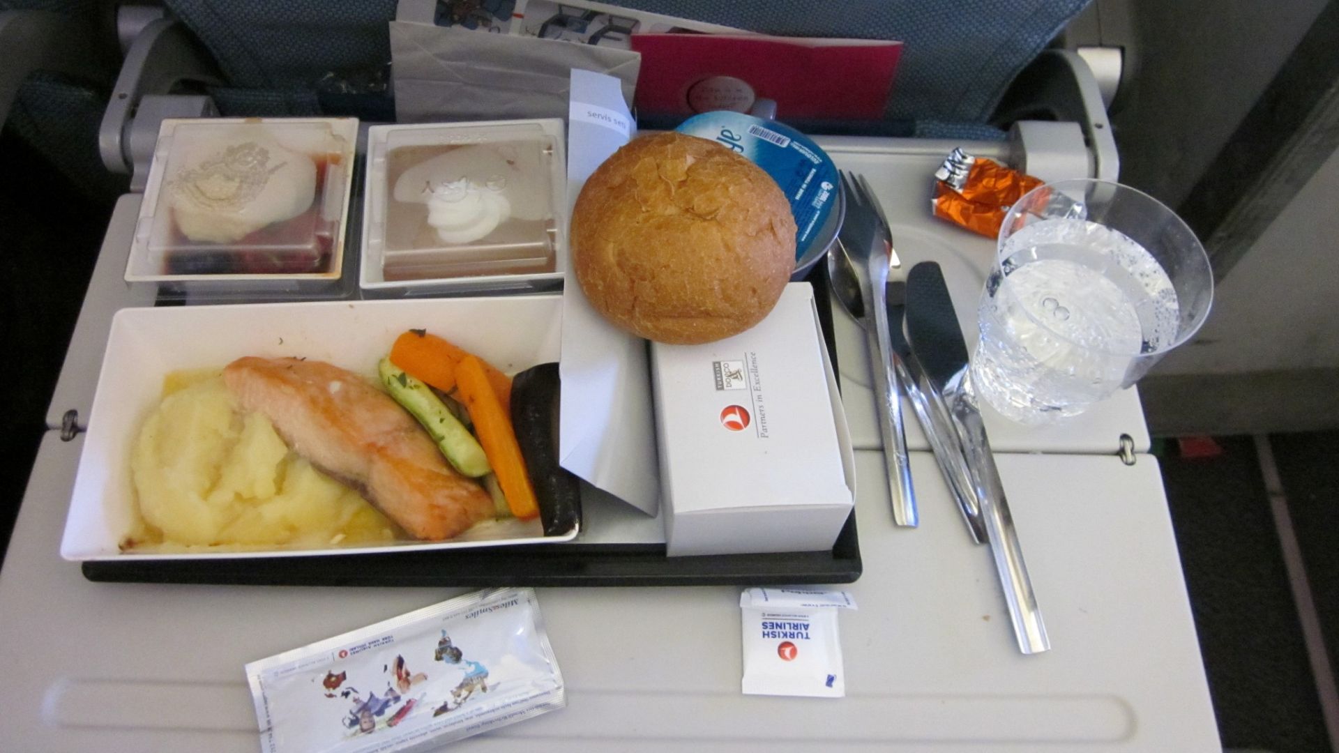 File:طبق بالطائرة سلمون.JPG