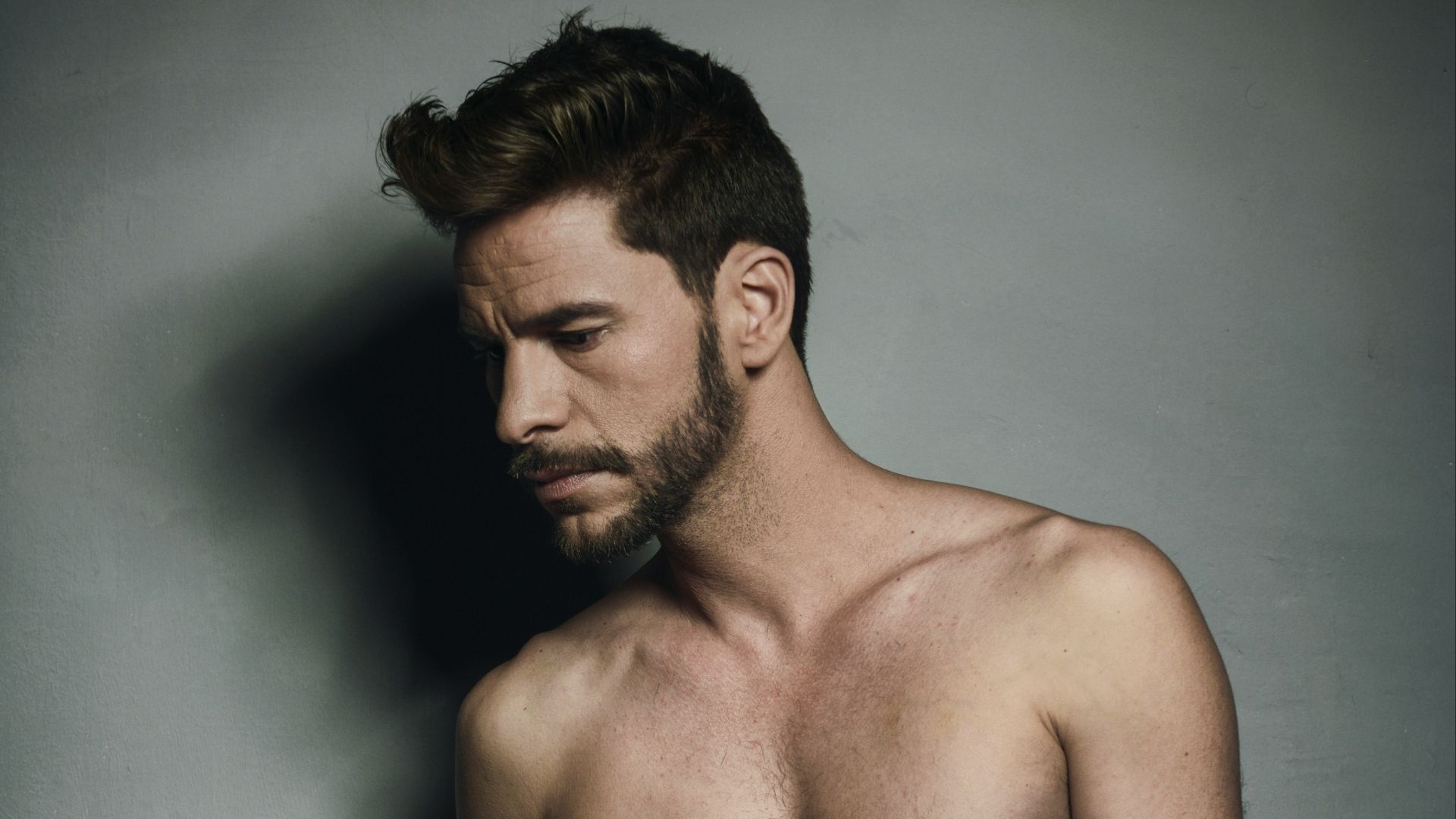 topless man wearing blue jeans