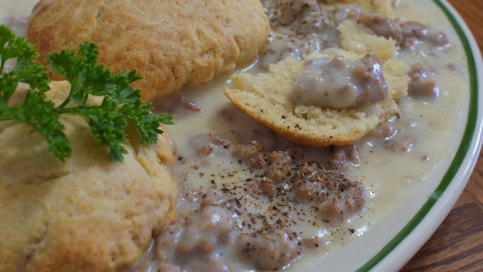 File:Biscuits and sausage gravy (8006401964).jpg