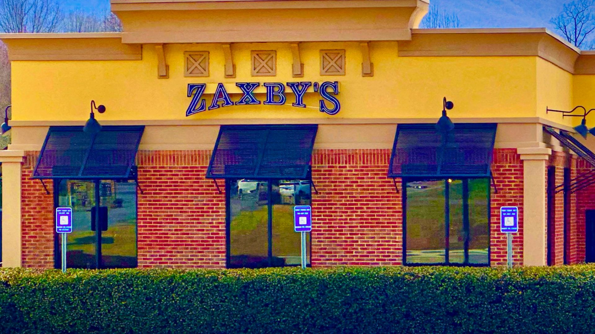 File:A Zaxby's chicken restaurant in Hiawassee, Georgia, United States 03.jpg