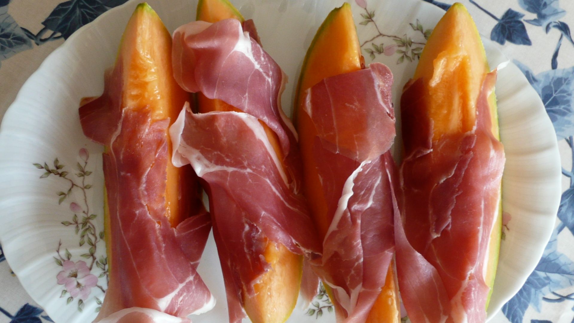 File:Prosciutto di Parma e melone.jpg