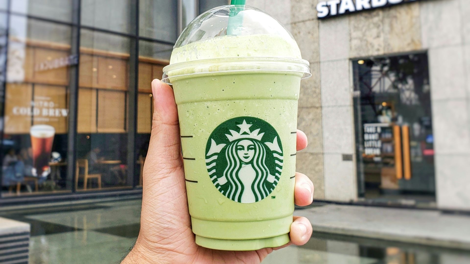 white Starbucks plastic cup close-up photography