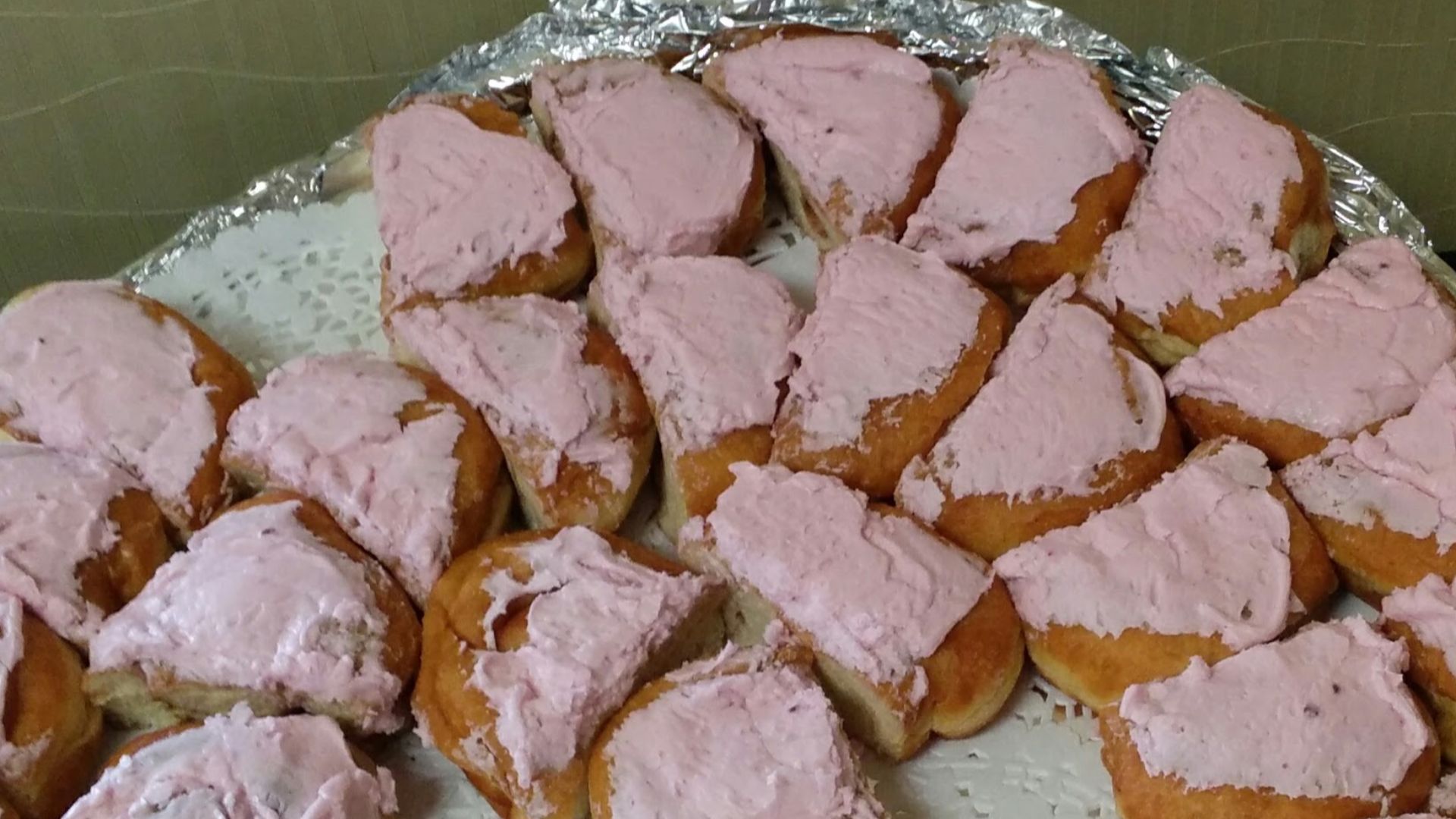 File:Thunder Bay Persian roll.jpg