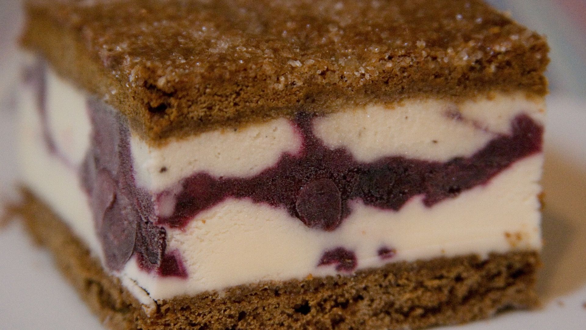 File:Midnight Kitchen Blueberry Hill ice cream sandwich (210723282).jpg