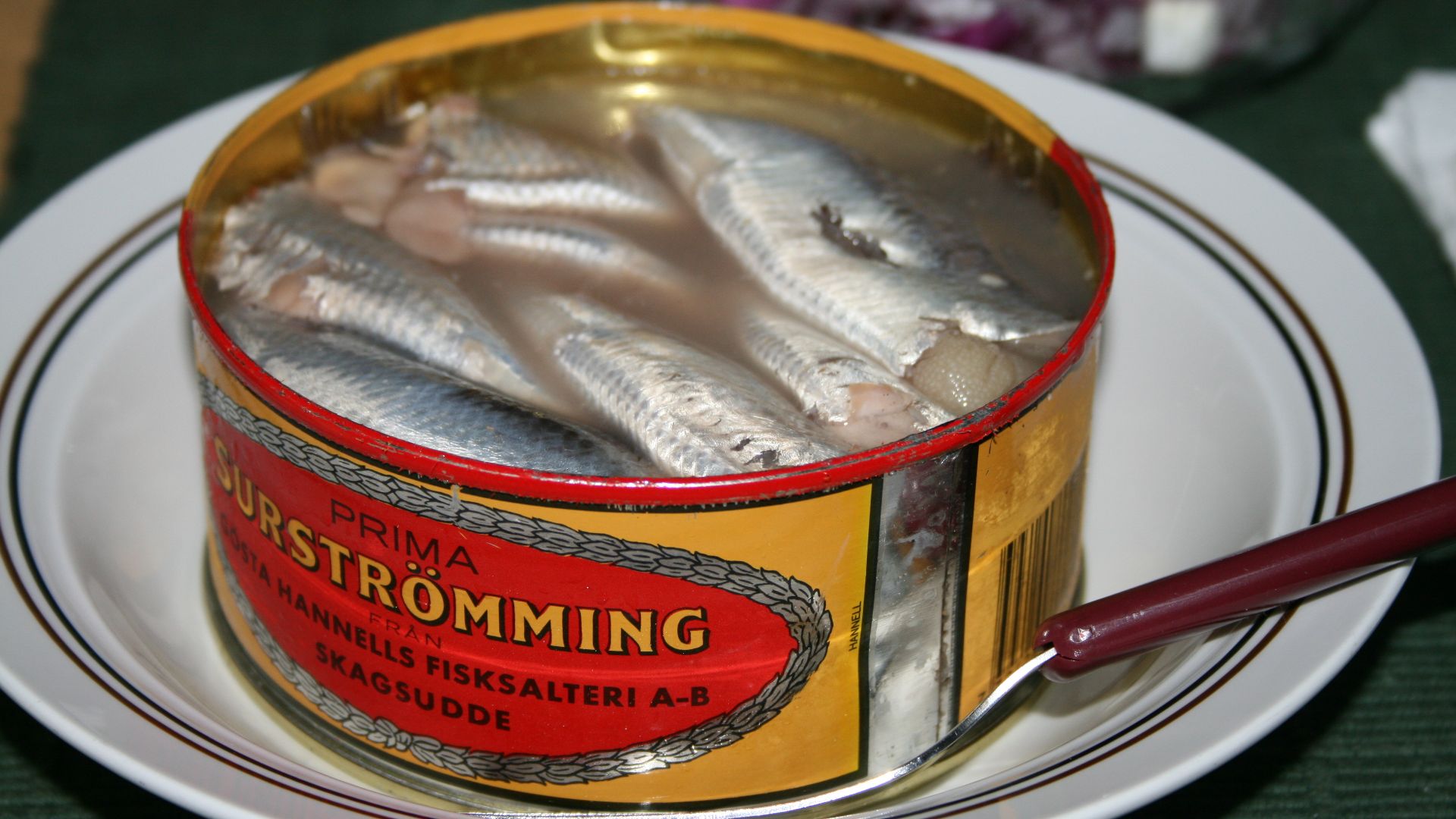 File:Serving Surströmming.jpg