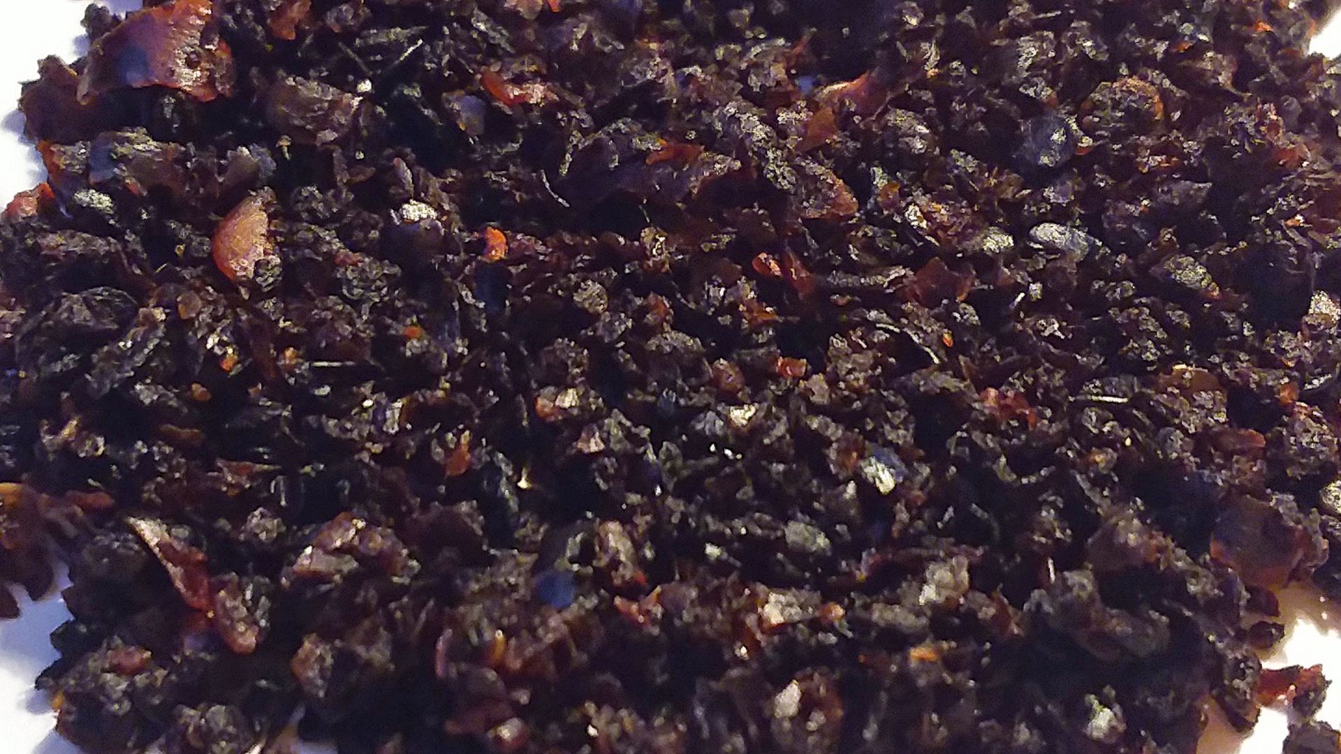 File:Flaked Isot Chili.jpg