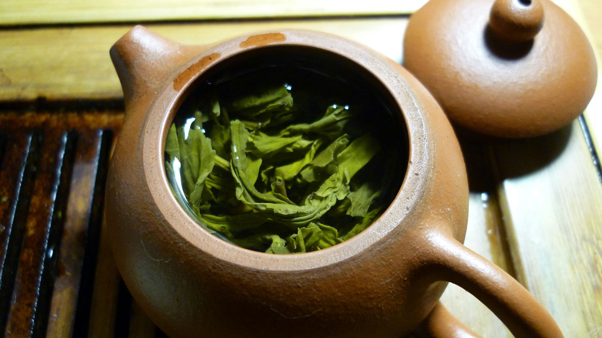 green leaves and clear liquid inside teapot