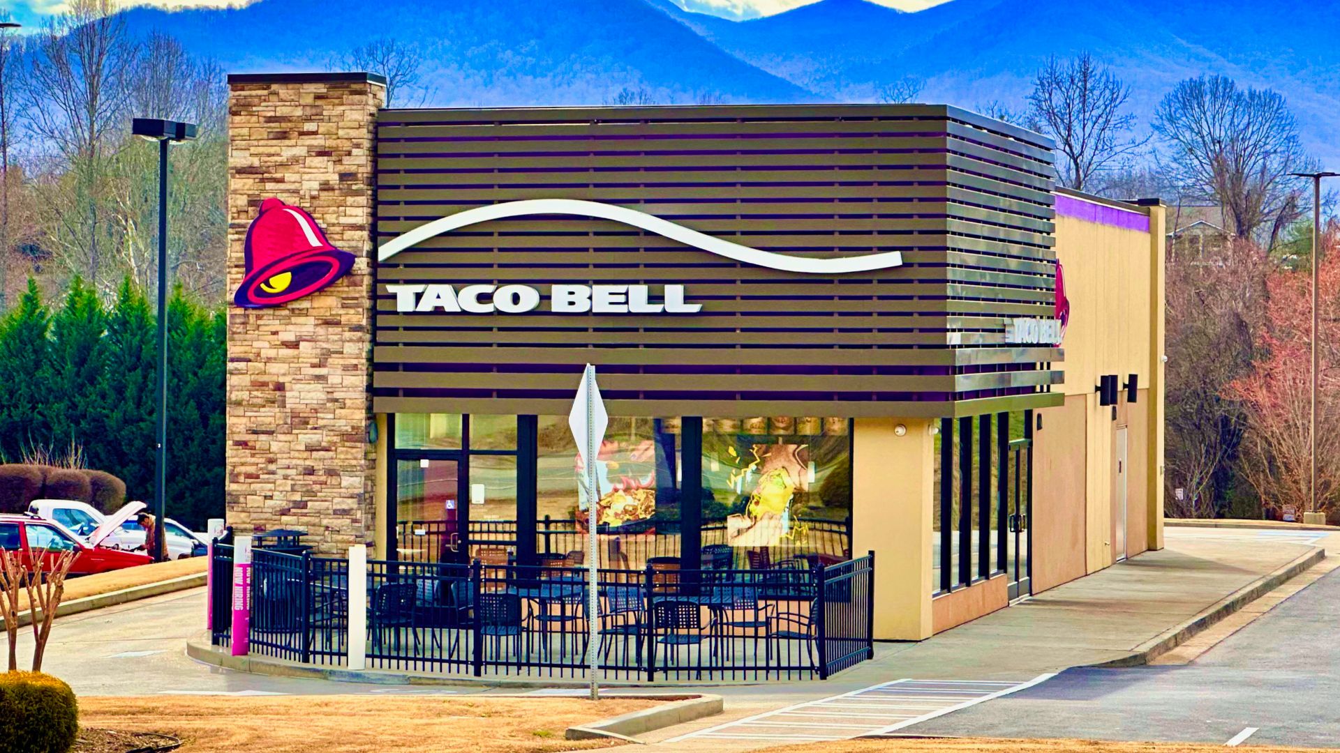 10 Disgusting Taco Bell Items To Avoid & 10 We’ll Order Every Time