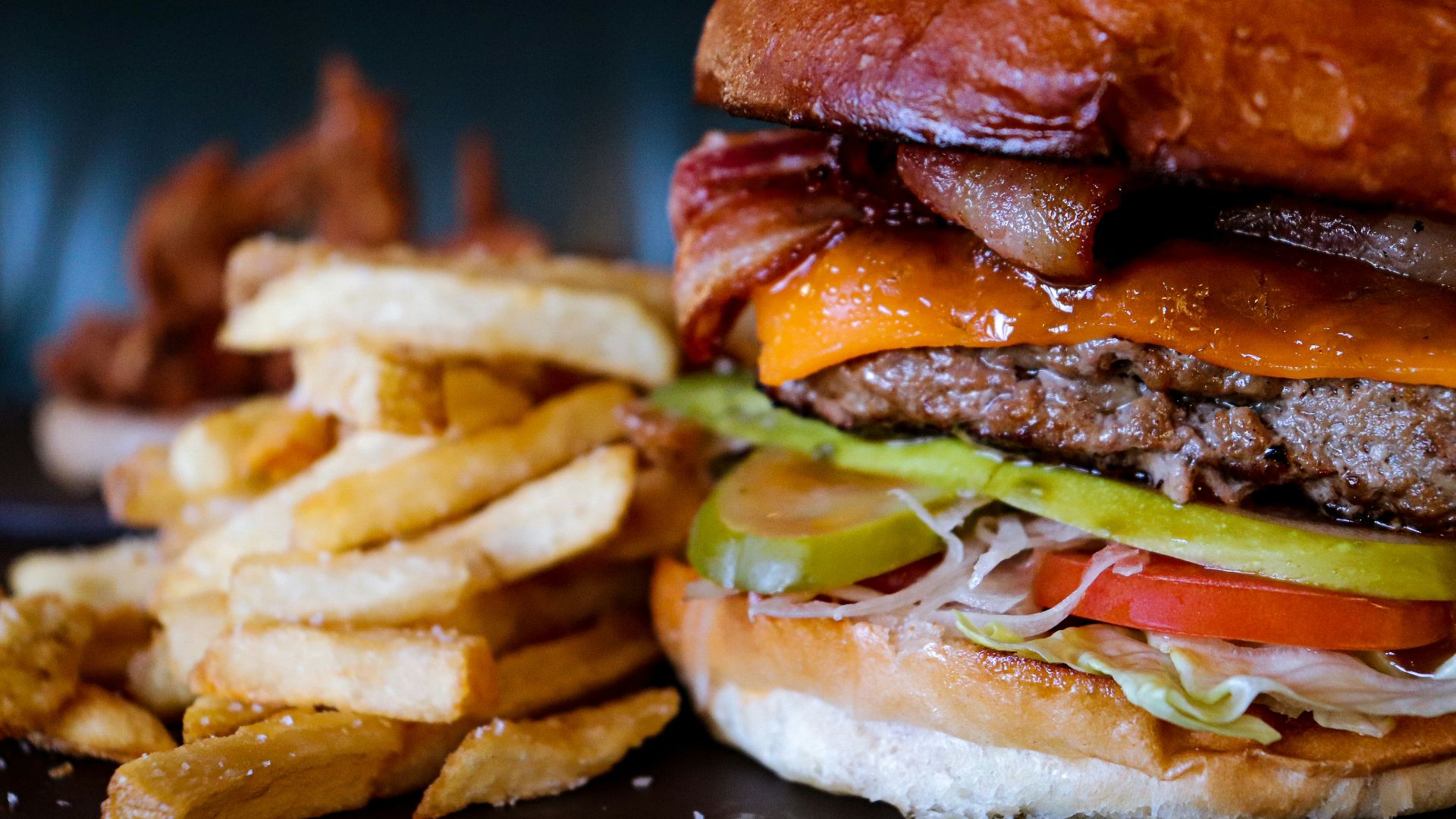 burger with lettuce and tomato