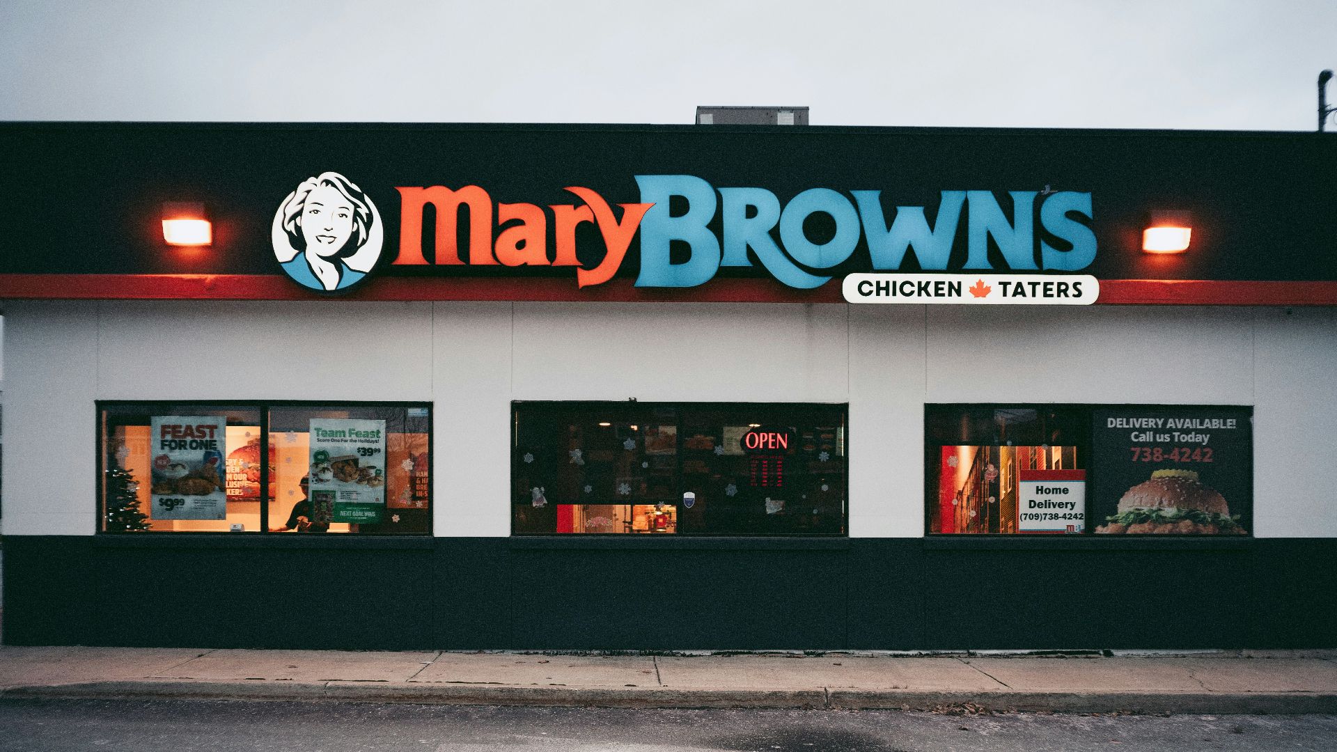 a store front with a sign that says mary browns