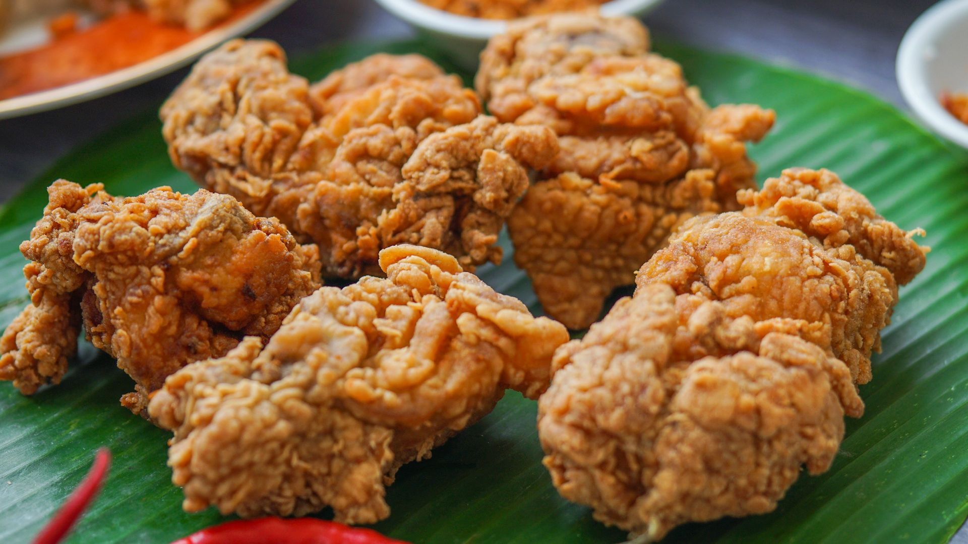 food lot on a green leaf plate