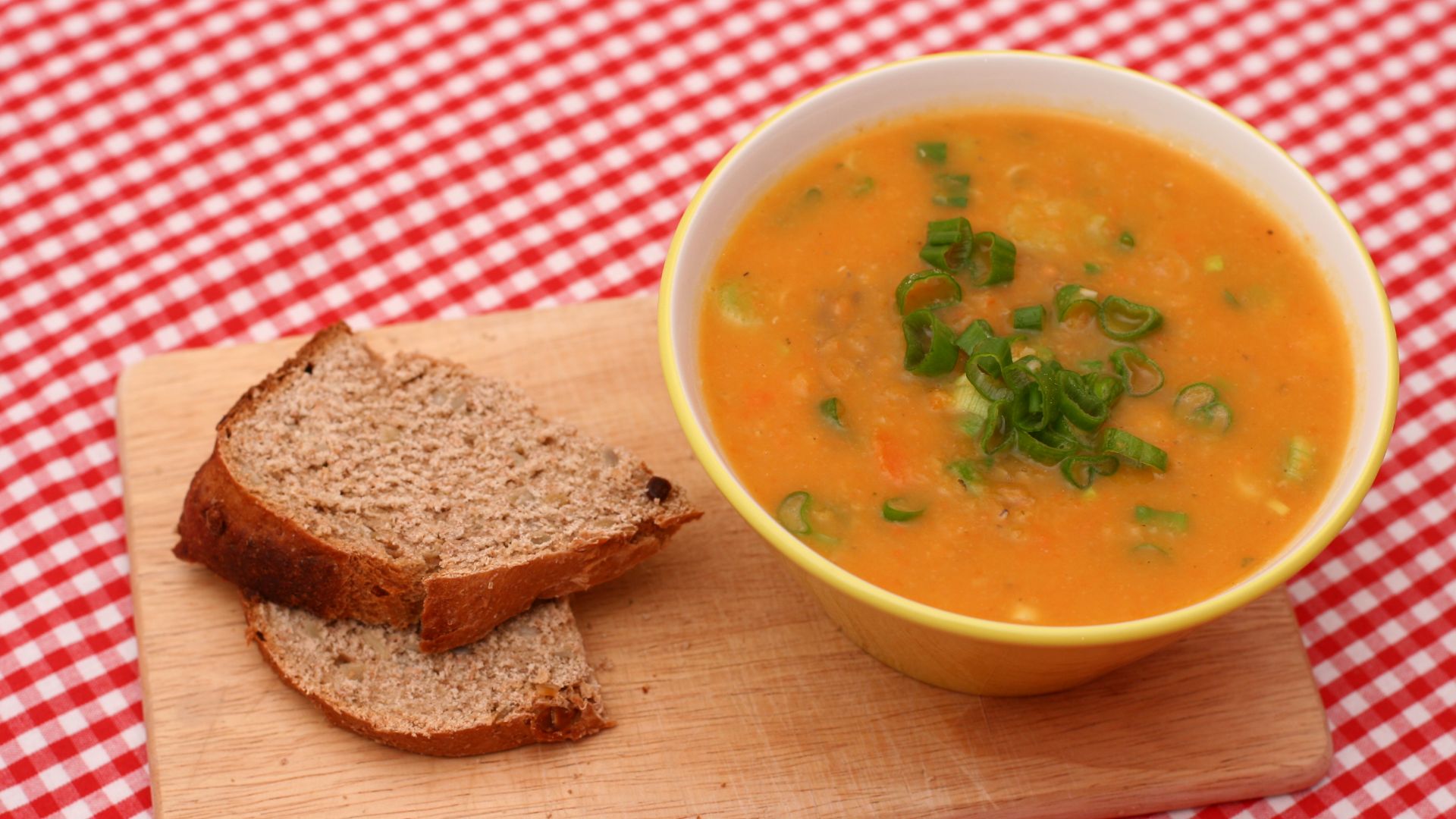 File:Linsen-Möhren-Orangensuppe (5417587851).jpg