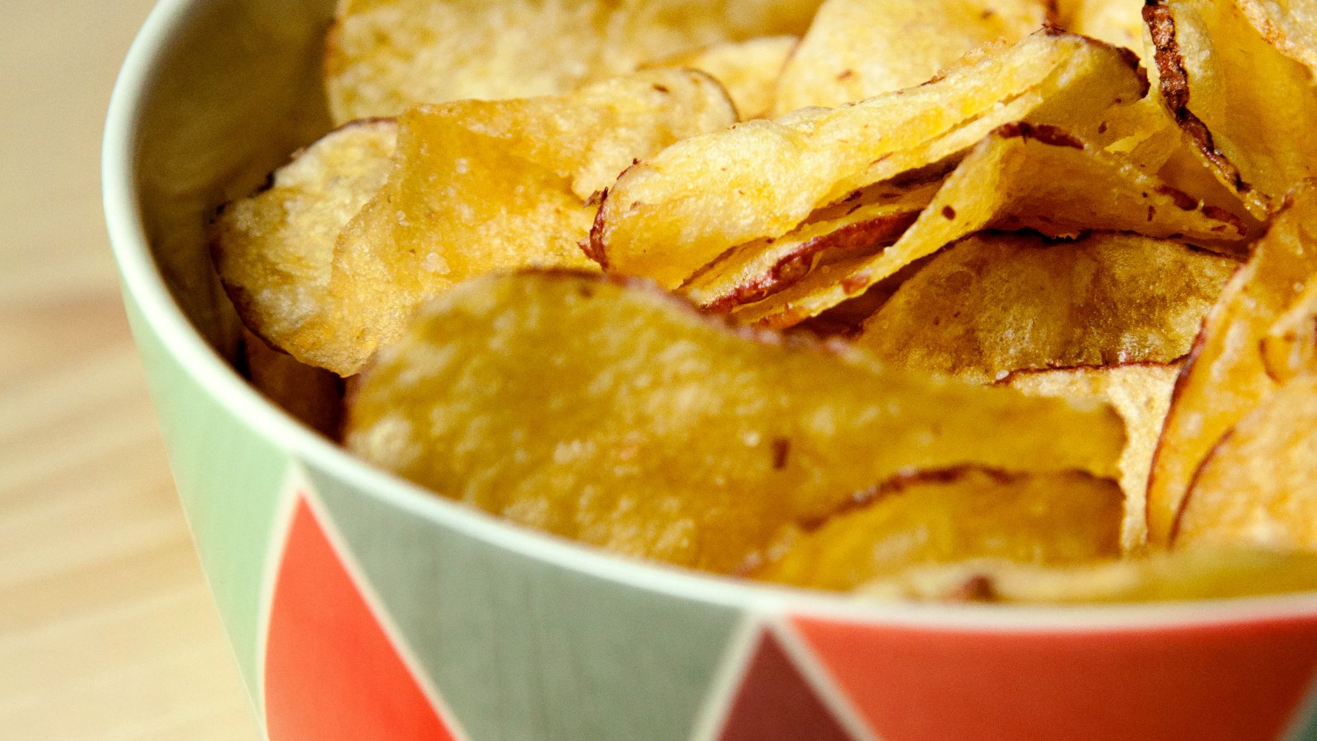 potato chips in bowl
