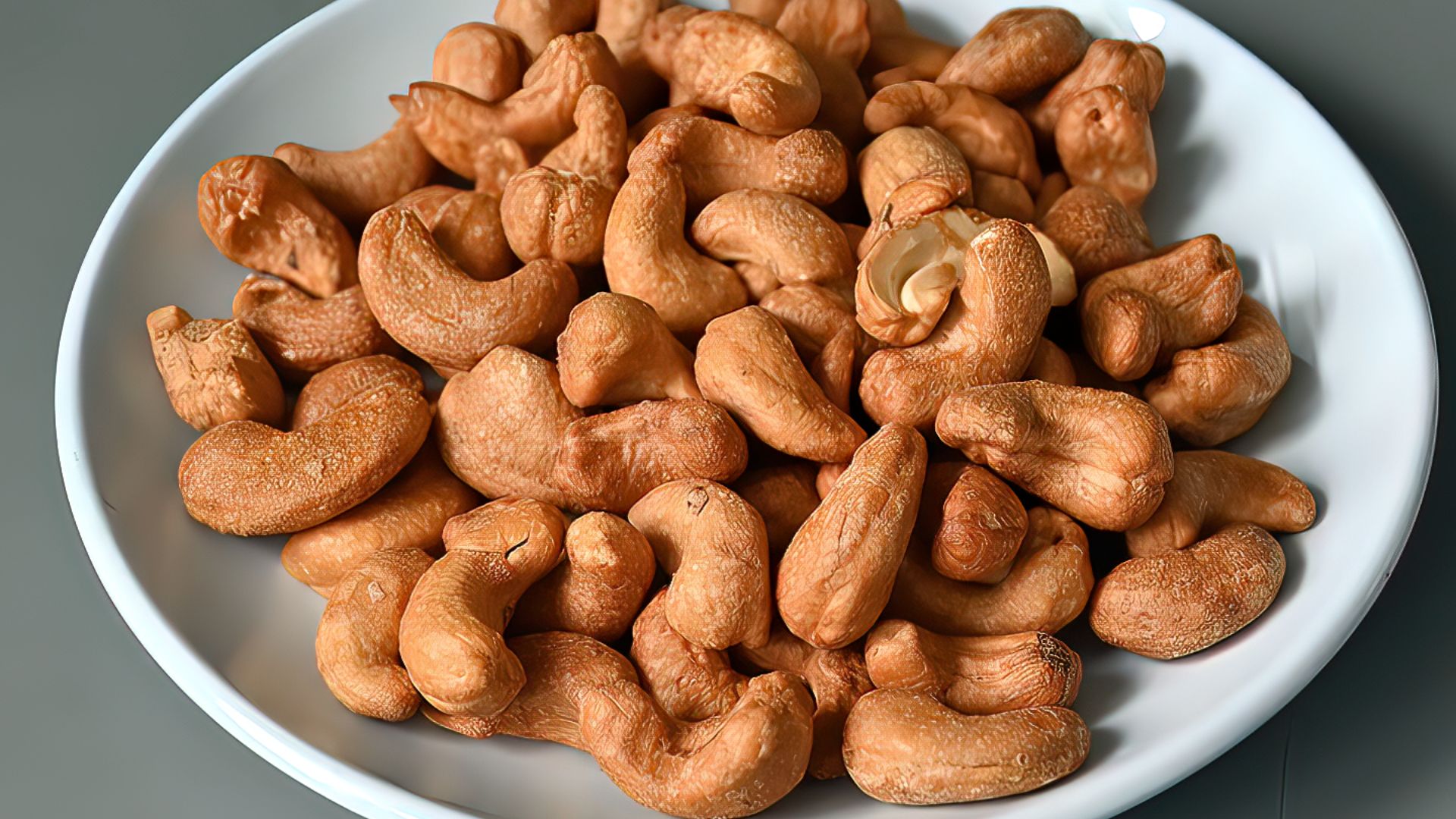 File:Roasted Cashew Nuts (52746470588).jpg