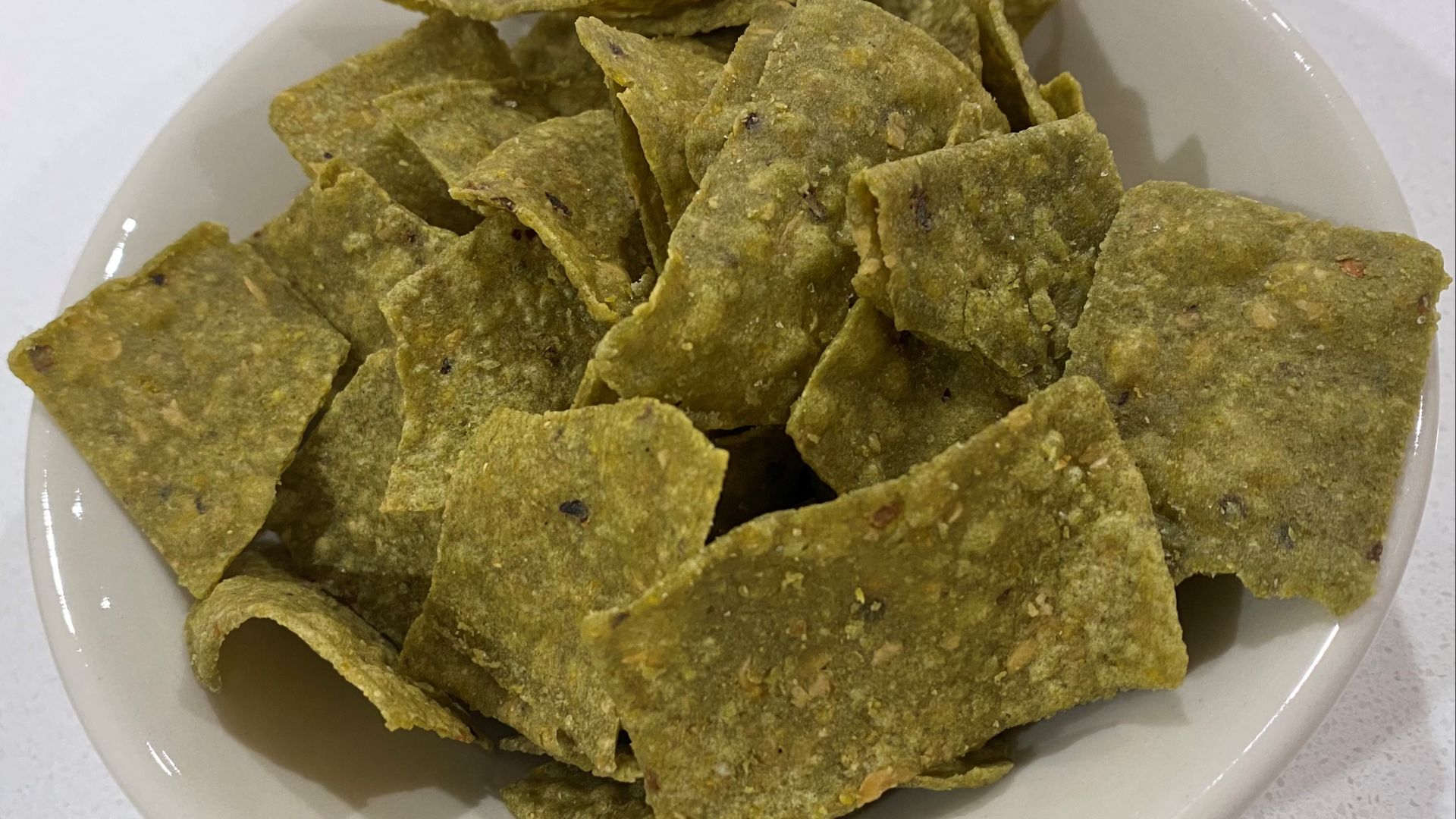 File:Corn chips favoured and coloured with cultivated seaweed.jpg