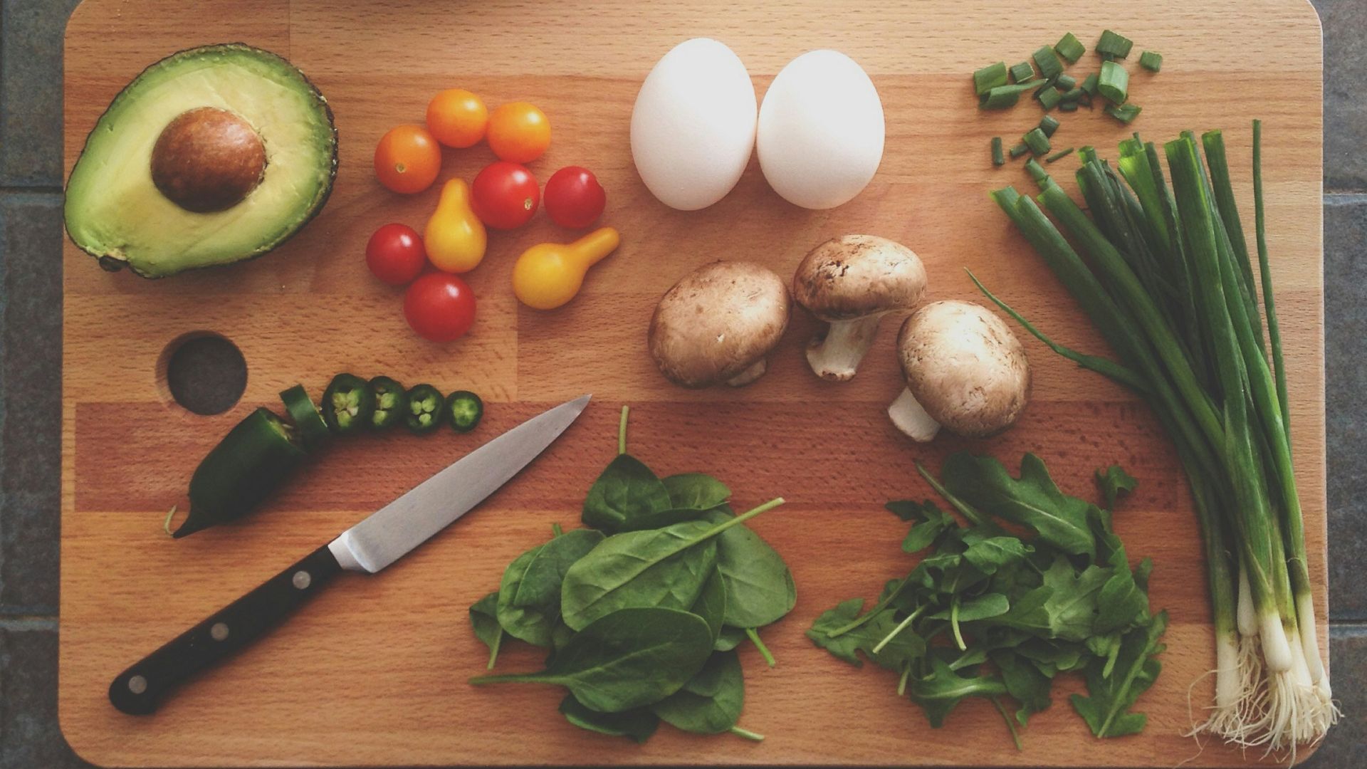 avocado, tomatoes, eggs, mushrooms, spring onions, and leaves