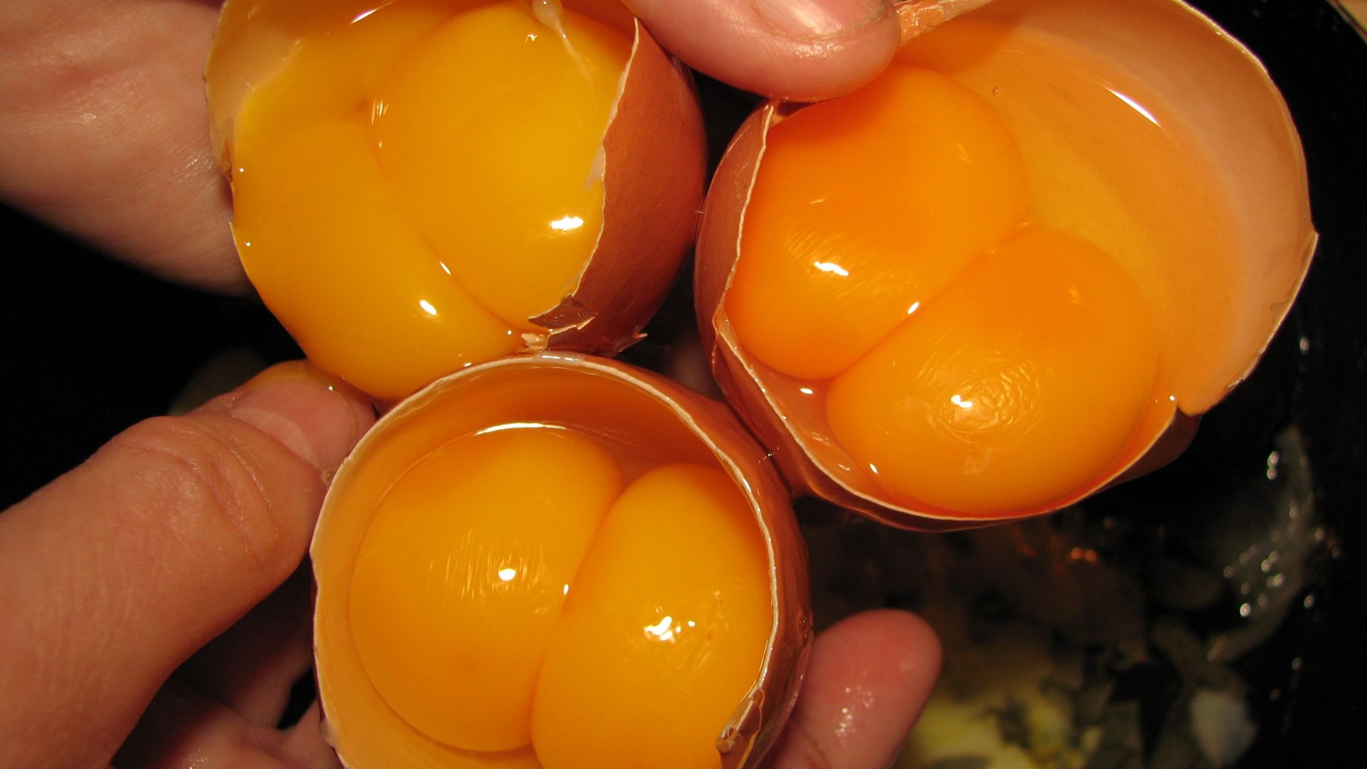 File:Three eggs with double yolk.JPG