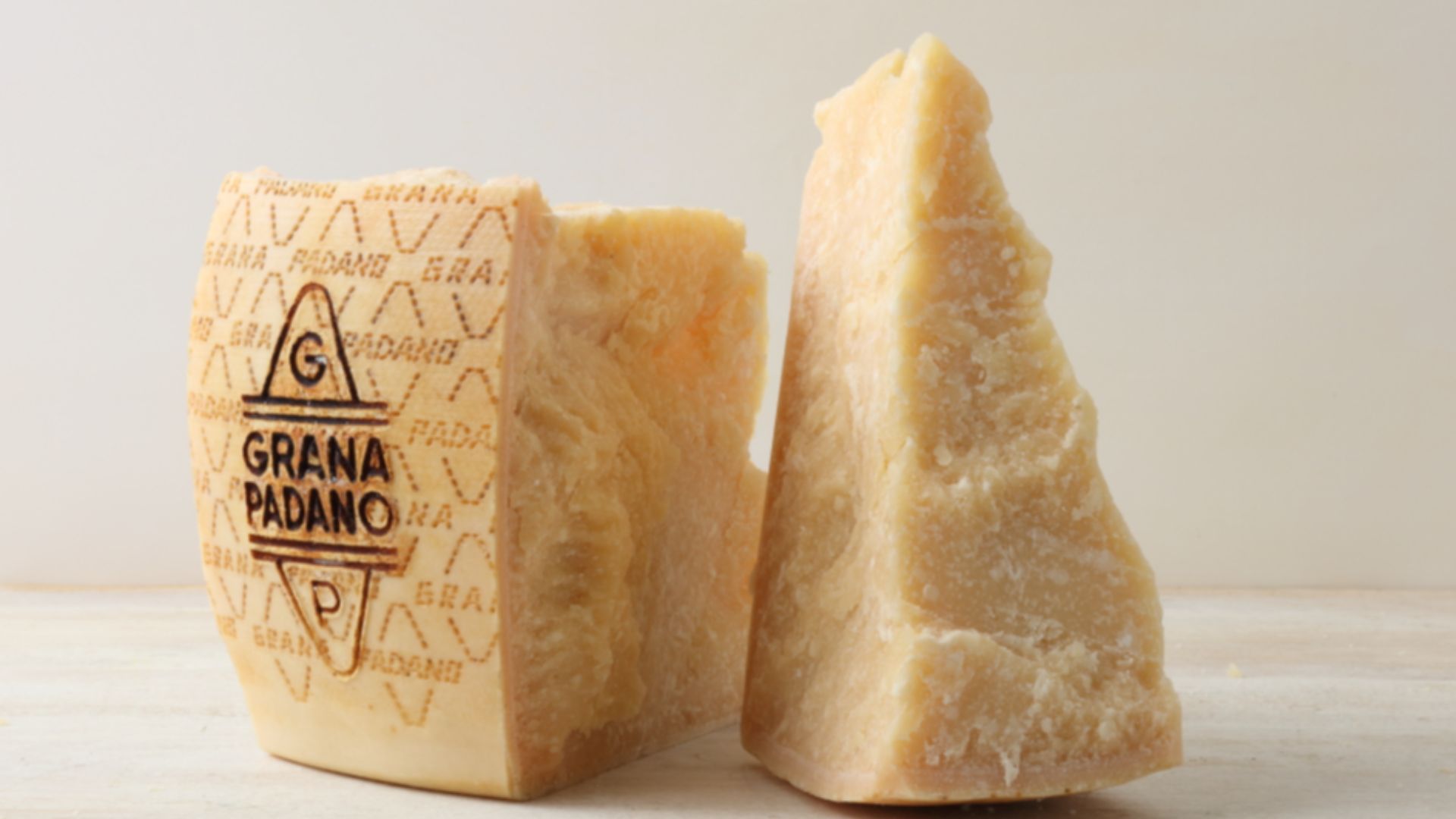File:Grana Padano DOP.jpg