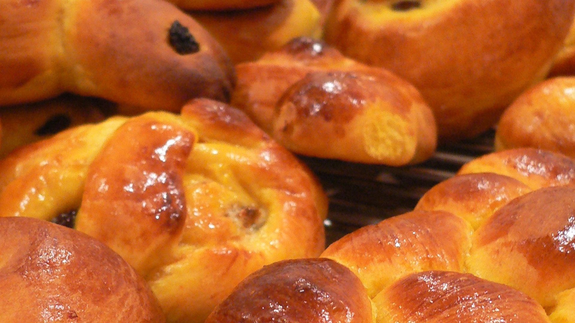File:Lucia saffron buns.jpg - Wikimedia Commons