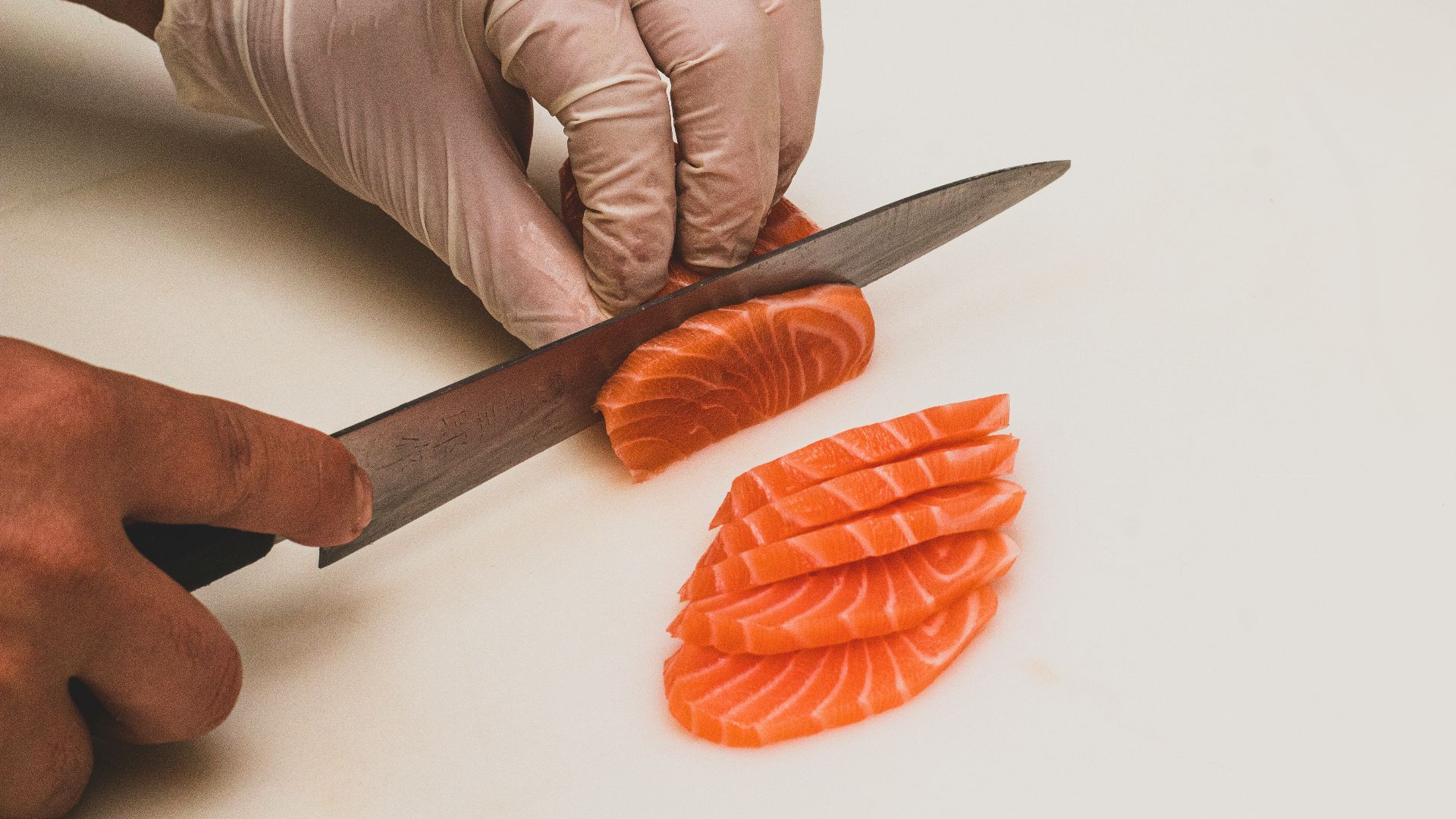 brown wooden handle knife beside brown wooden handle