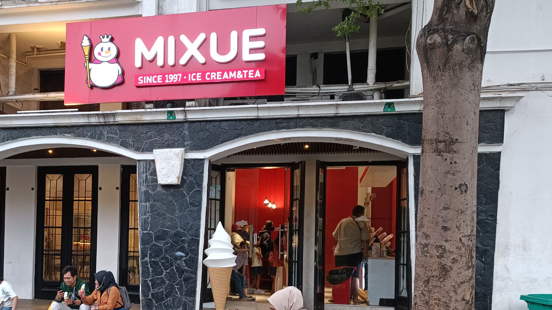 File:Mixue Ice Cream & Tea Kota Tua.jpg