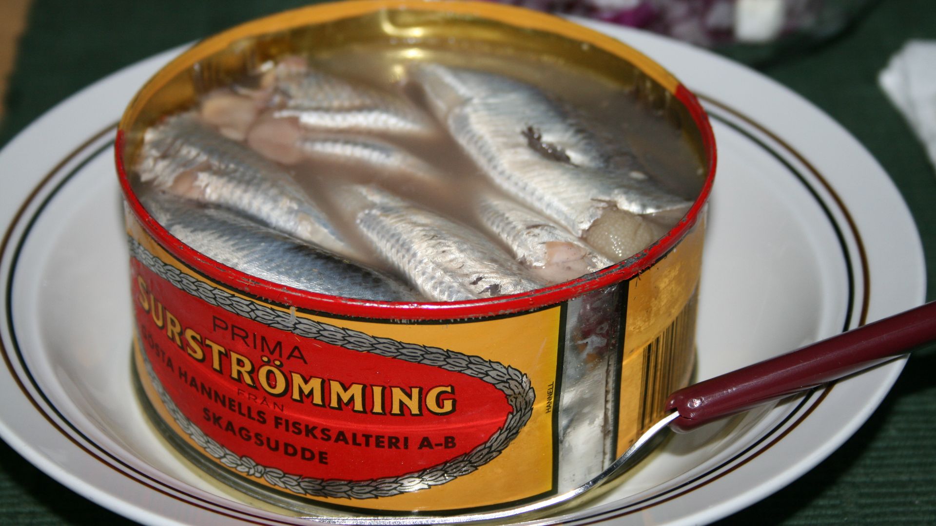File:Serving Surströmming.jpg