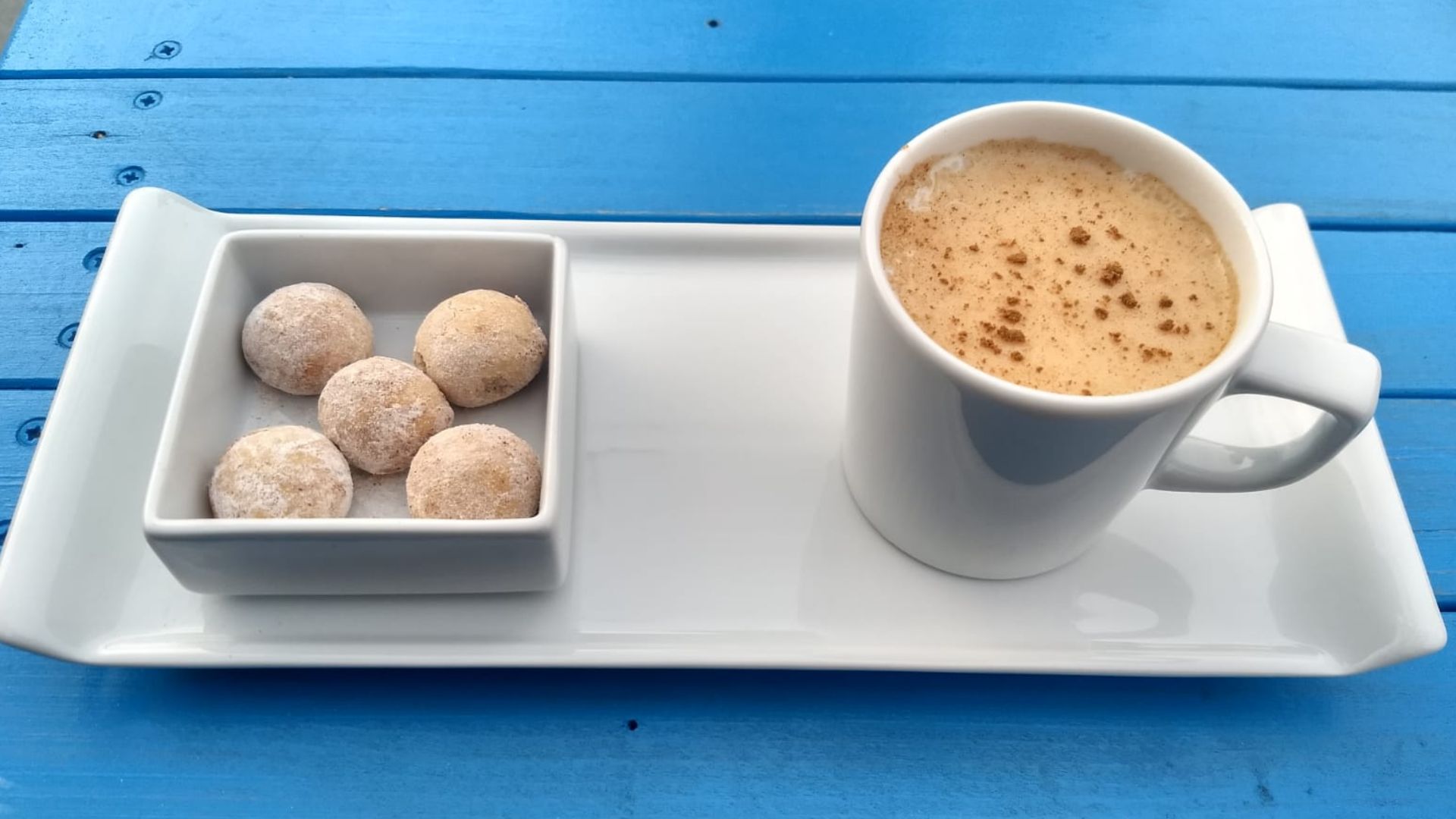 File:Salep and cookies.jpg