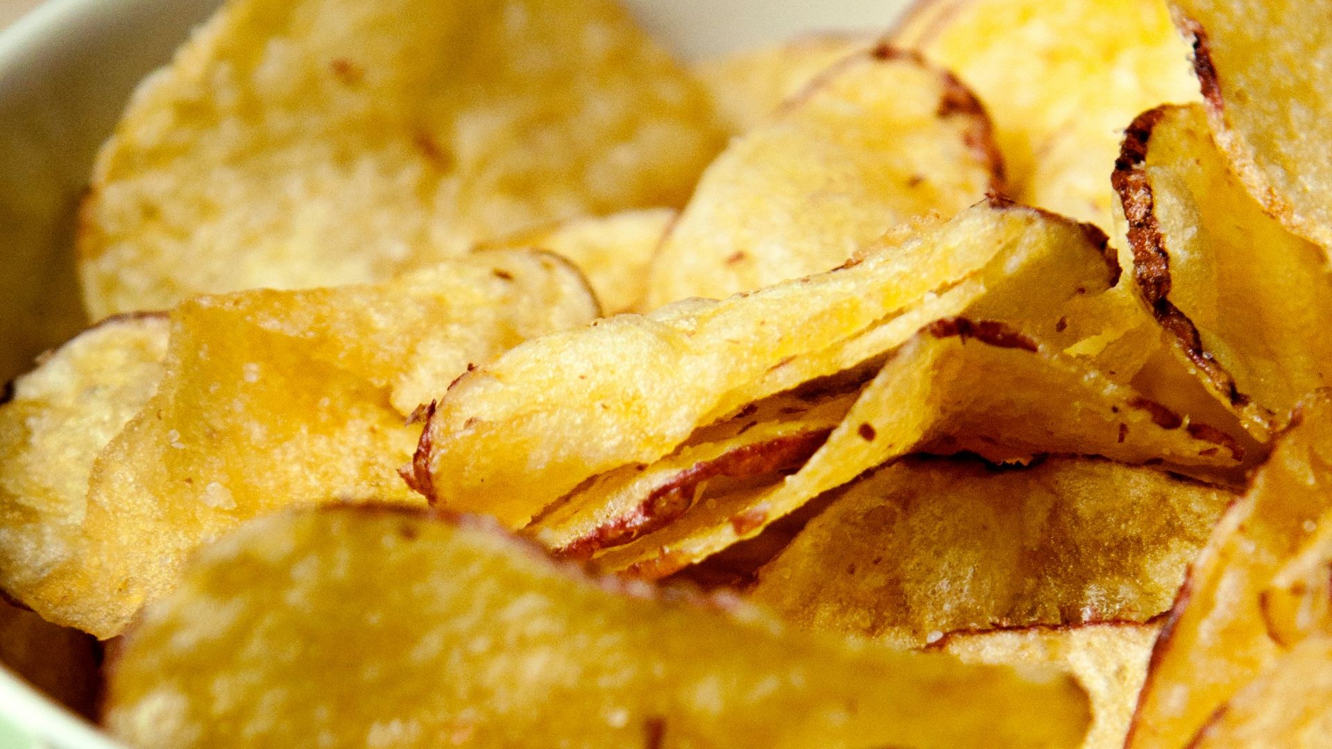 potato chips in bowl